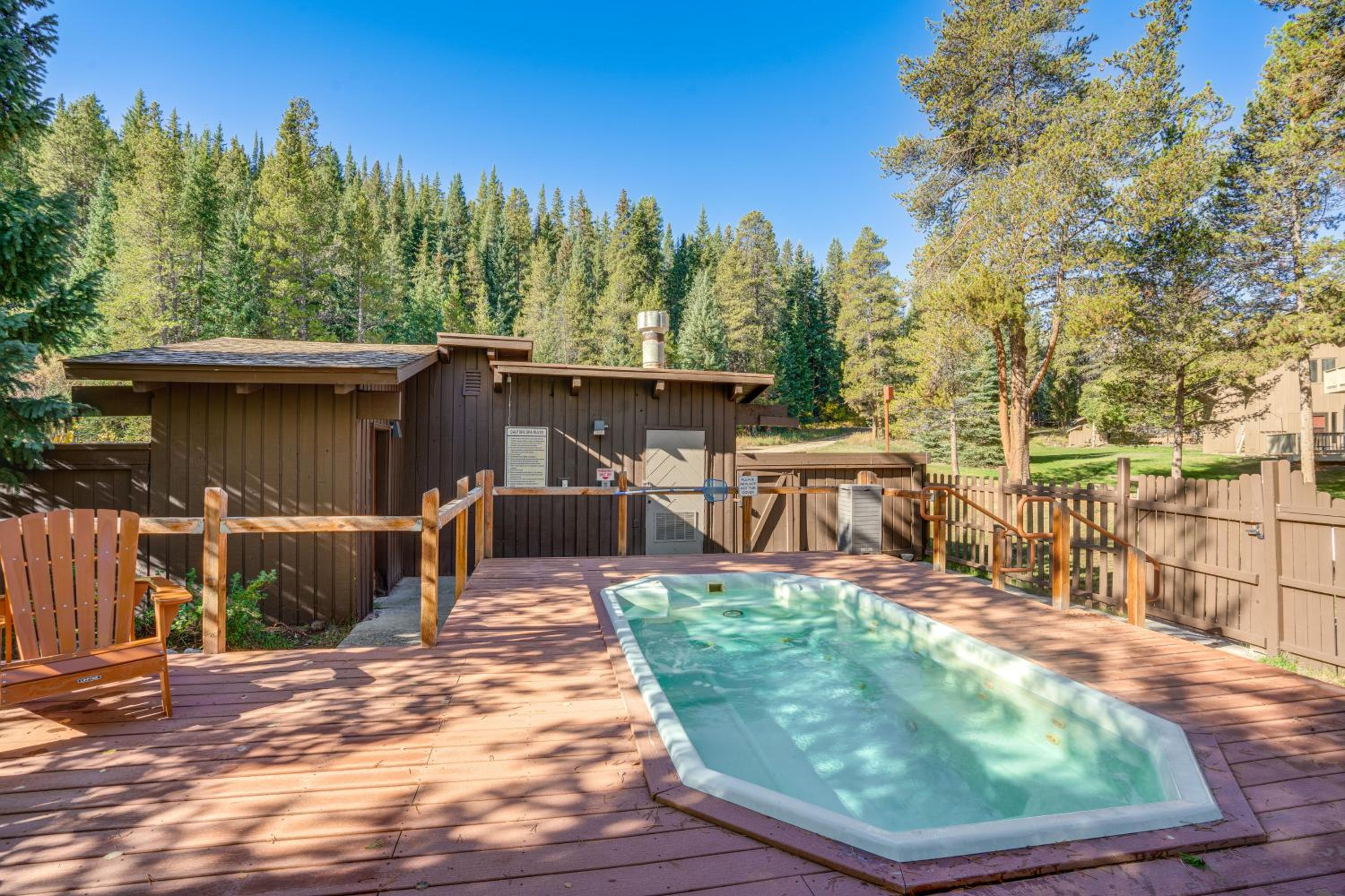 True Ski-In Copper Mtn Condo Quick Walk to Lift!