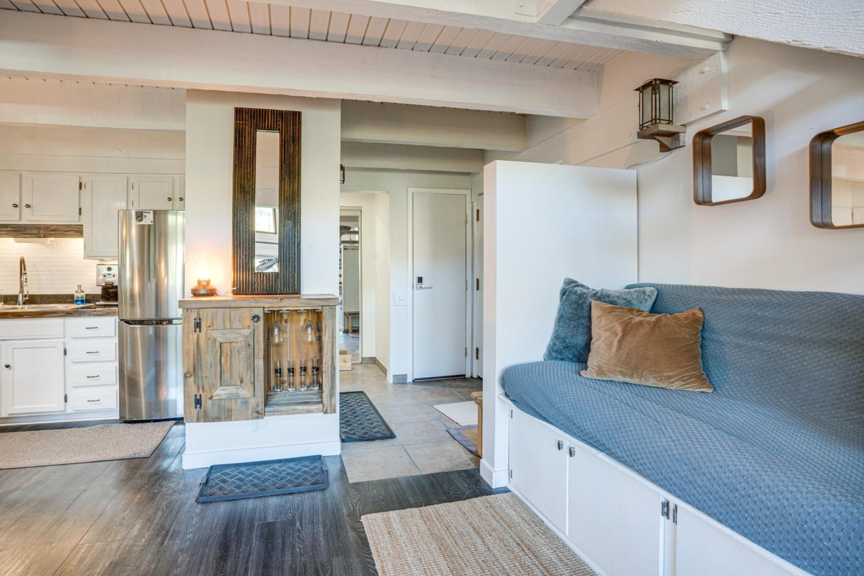 True Ski-In Copper Mtn Condo Quick Walk to Lift!