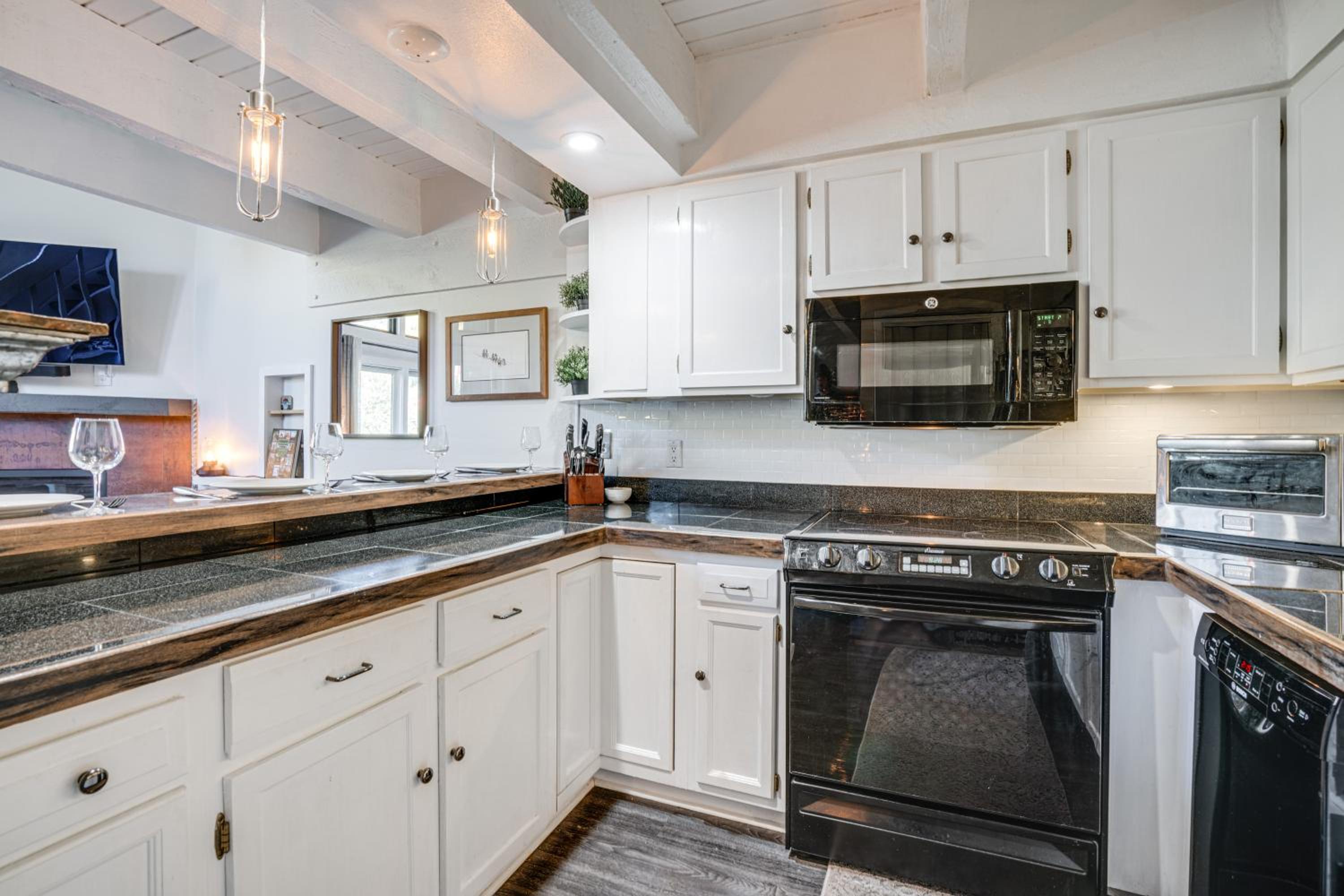 True Ski-In Copper Mtn Condo Quick Walk to Lift!