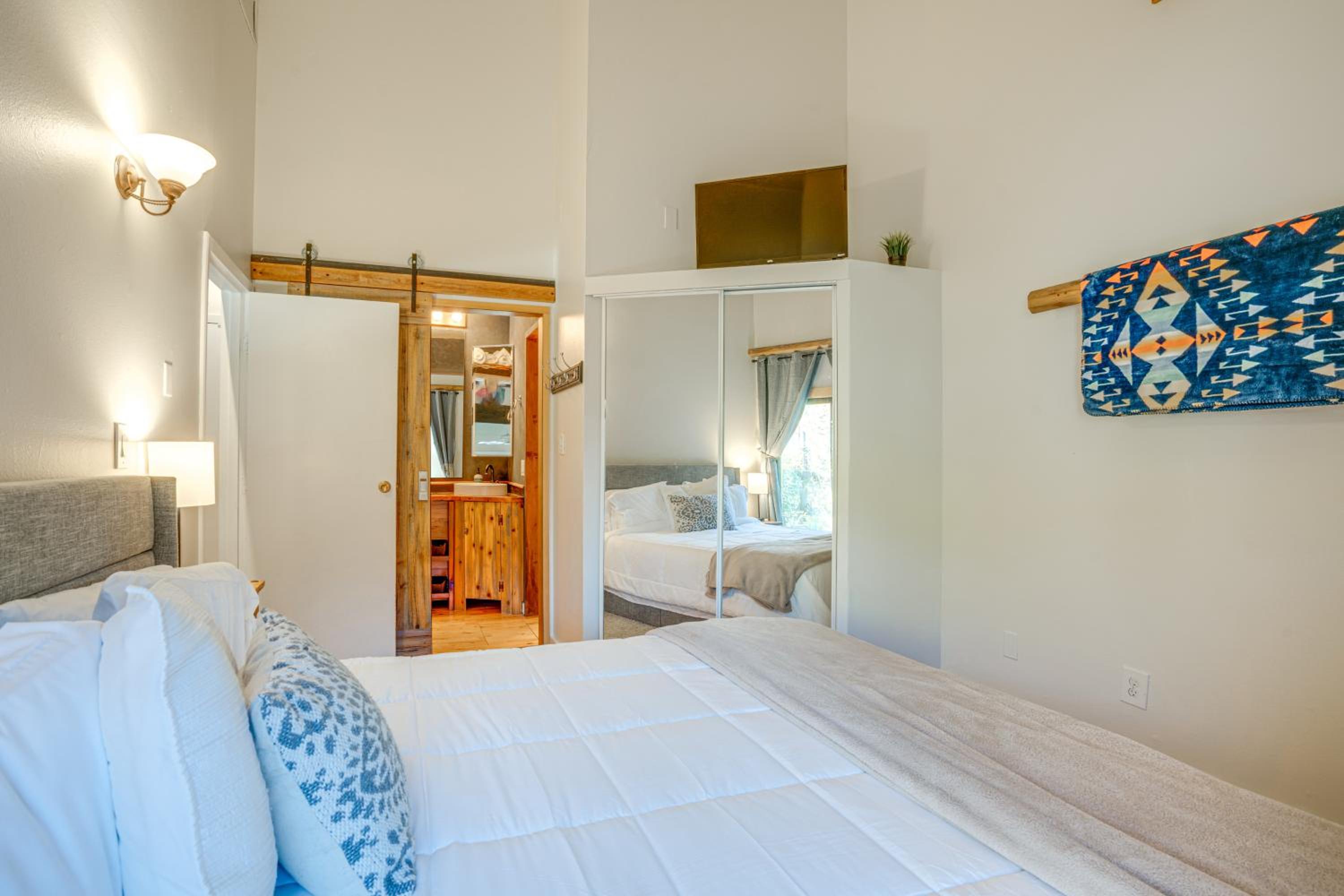True Ski-In Copper Mtn Condo Quick Walk to Lift!