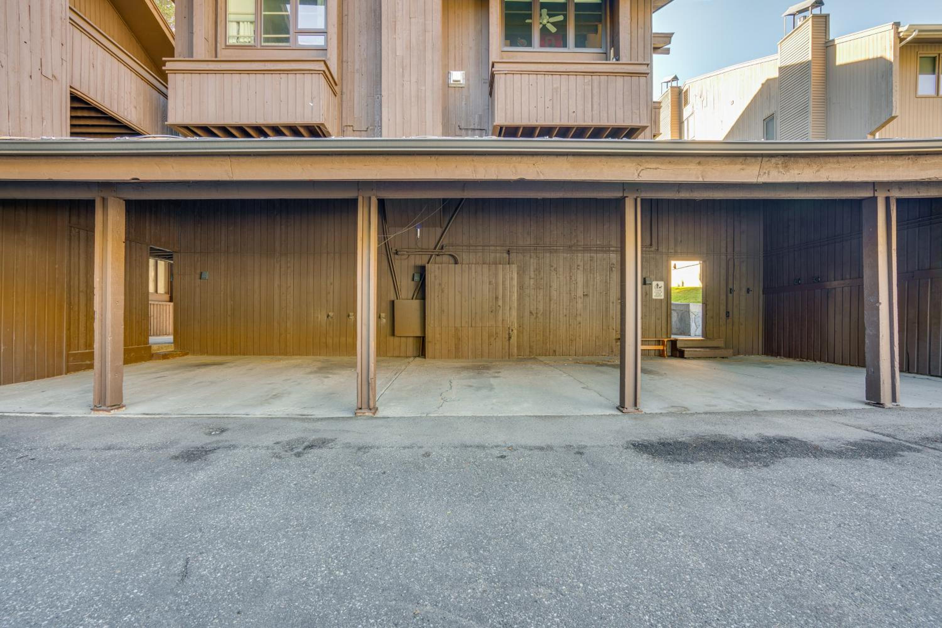 True Ski-In Copper Mtn Condo Quick Walk to Lift!