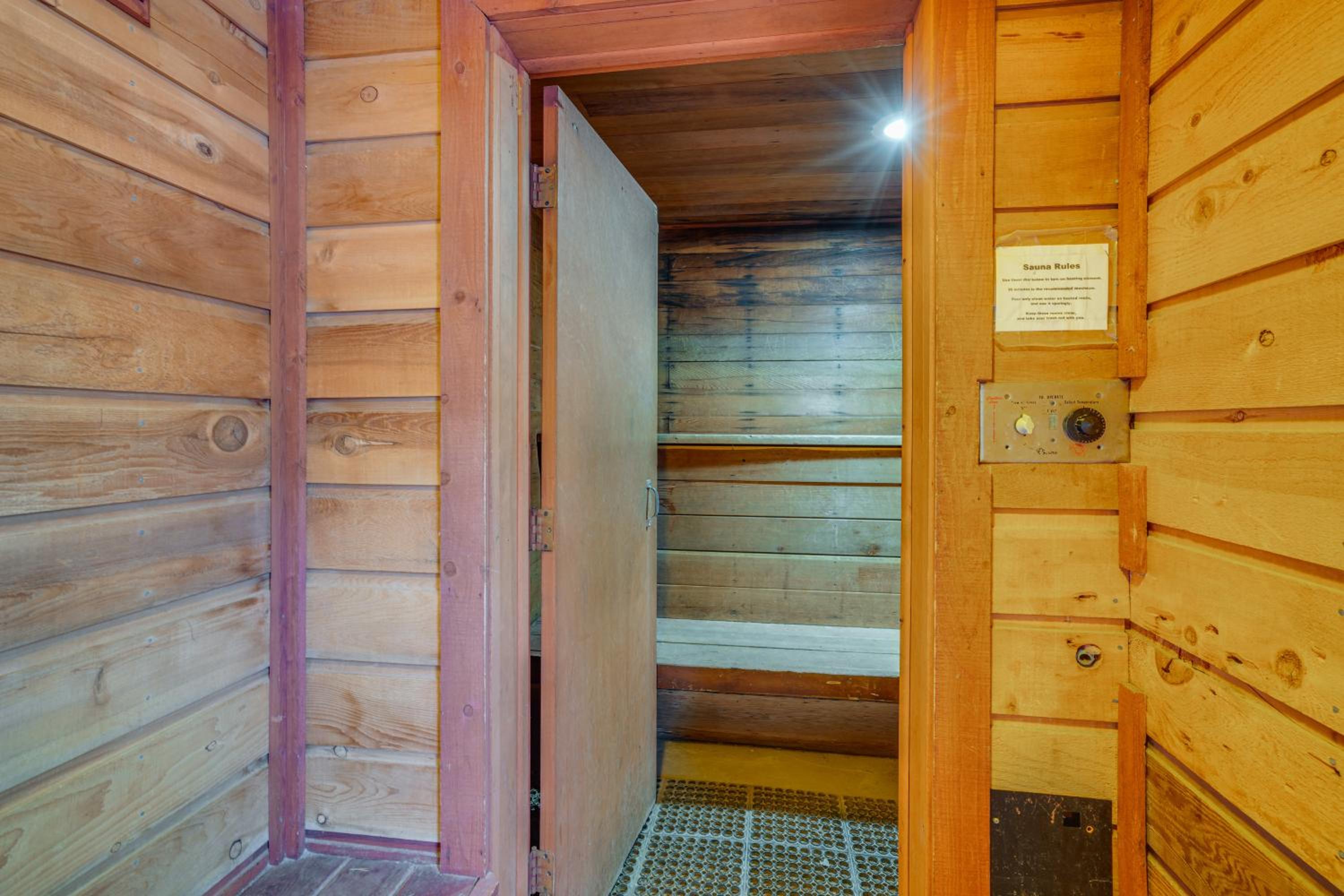 True Ski-In Copper Mtn Condo Quick Walk to Lift!