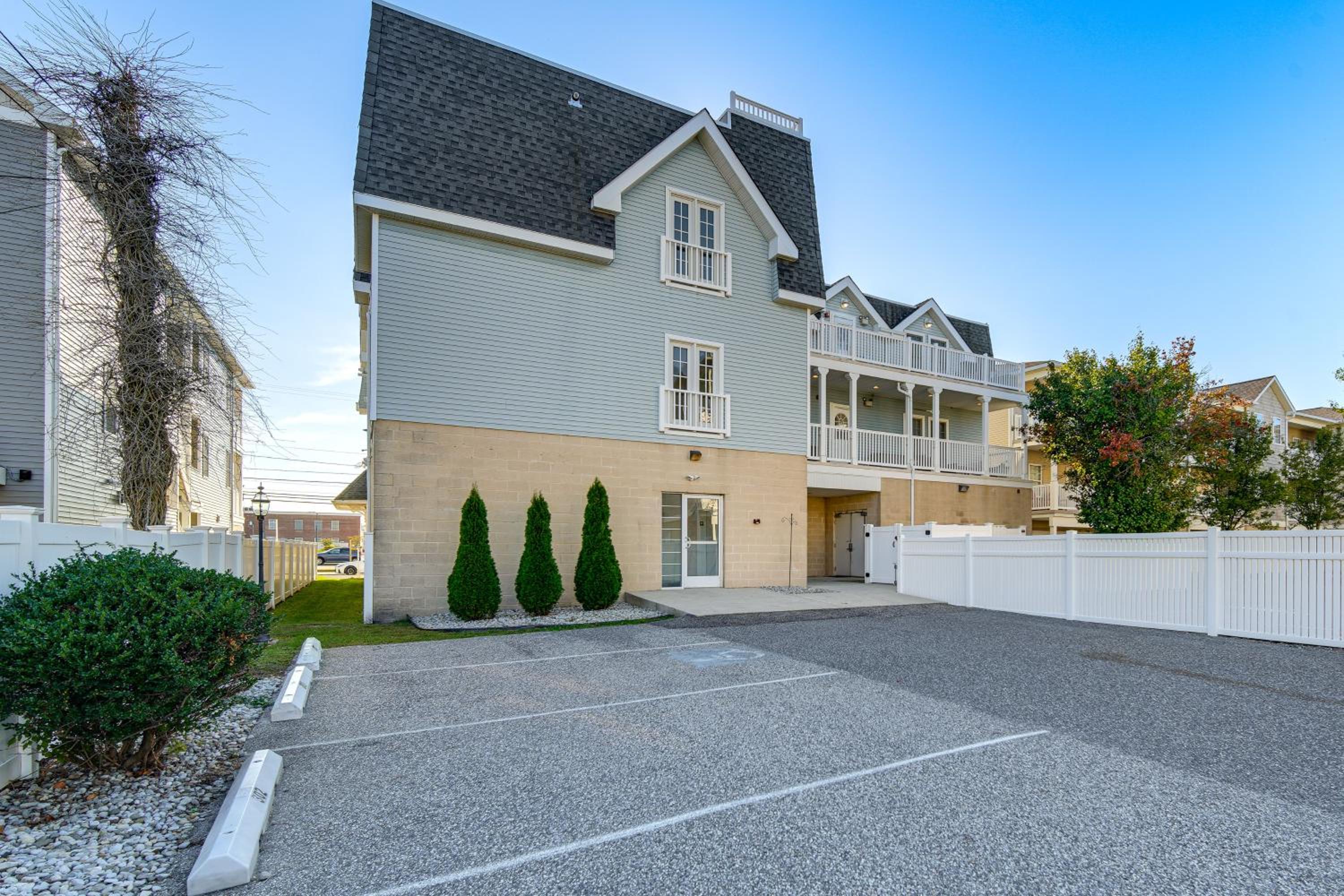 2 Blocks to Beach Cozy Retreat in Wildwood!