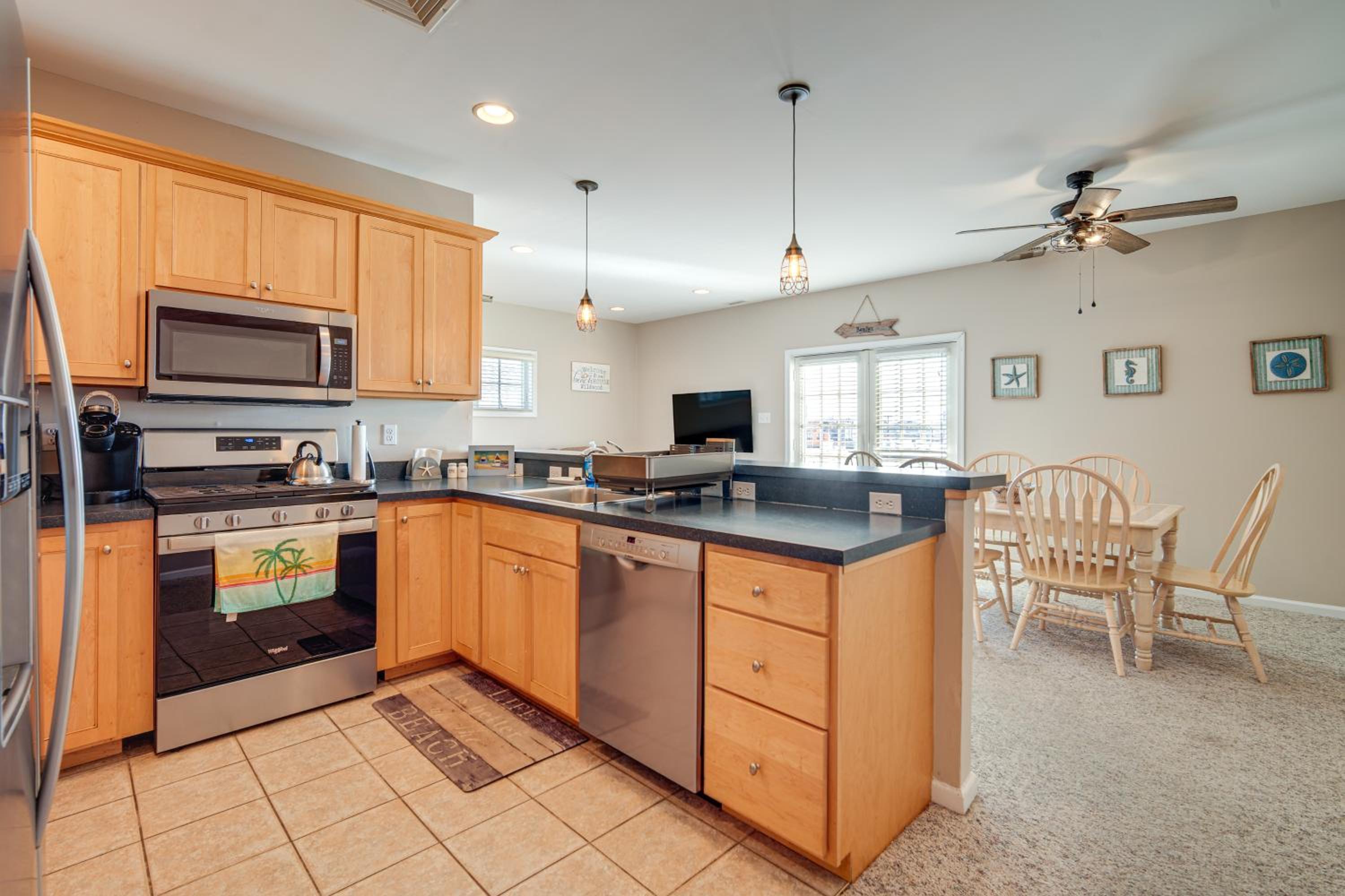 2 Blocks to Beach Cozy Retreat in Wildwood!
