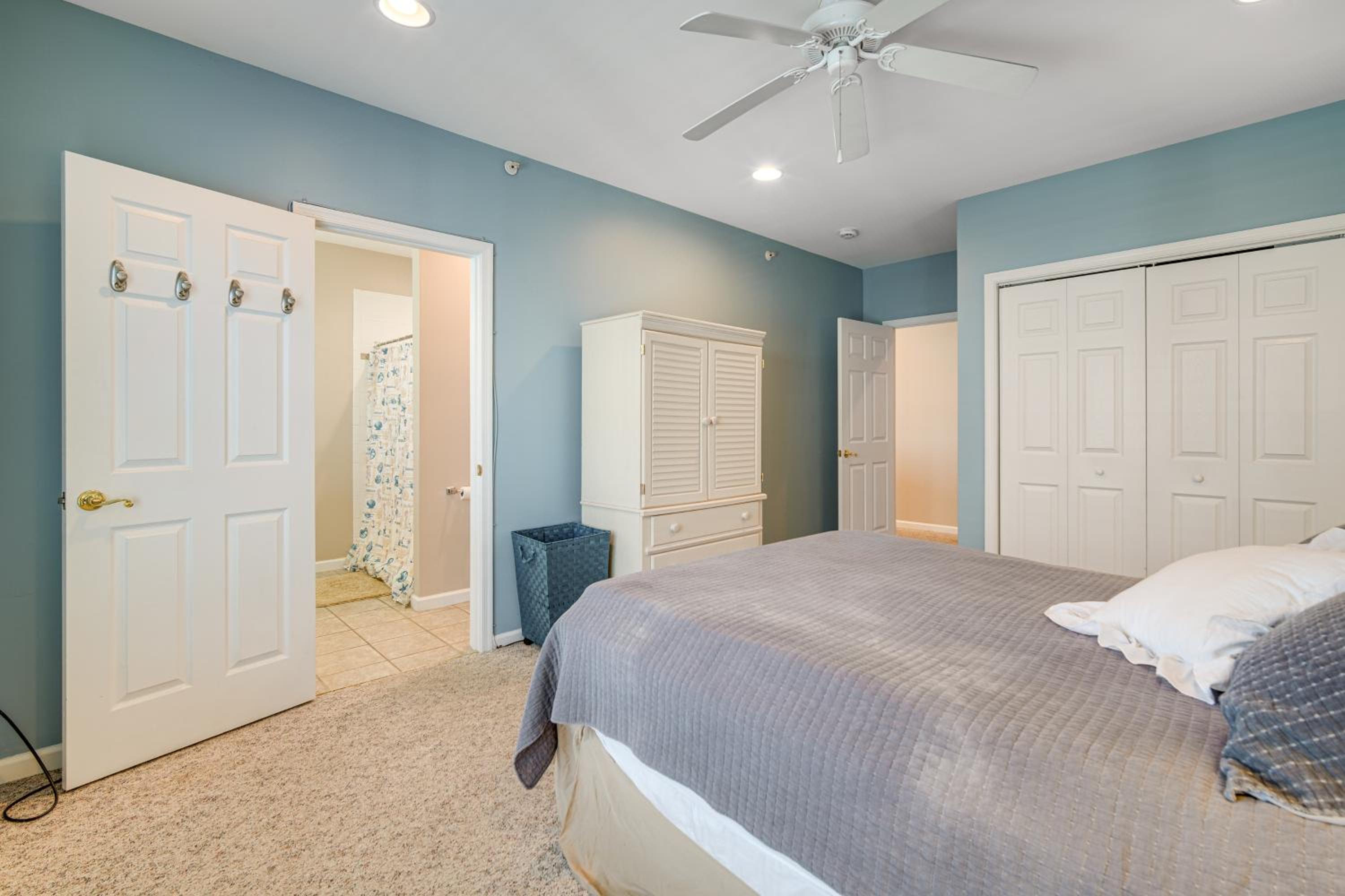 2 Blocks to Beach Cozy Retreat in Wildwood!
