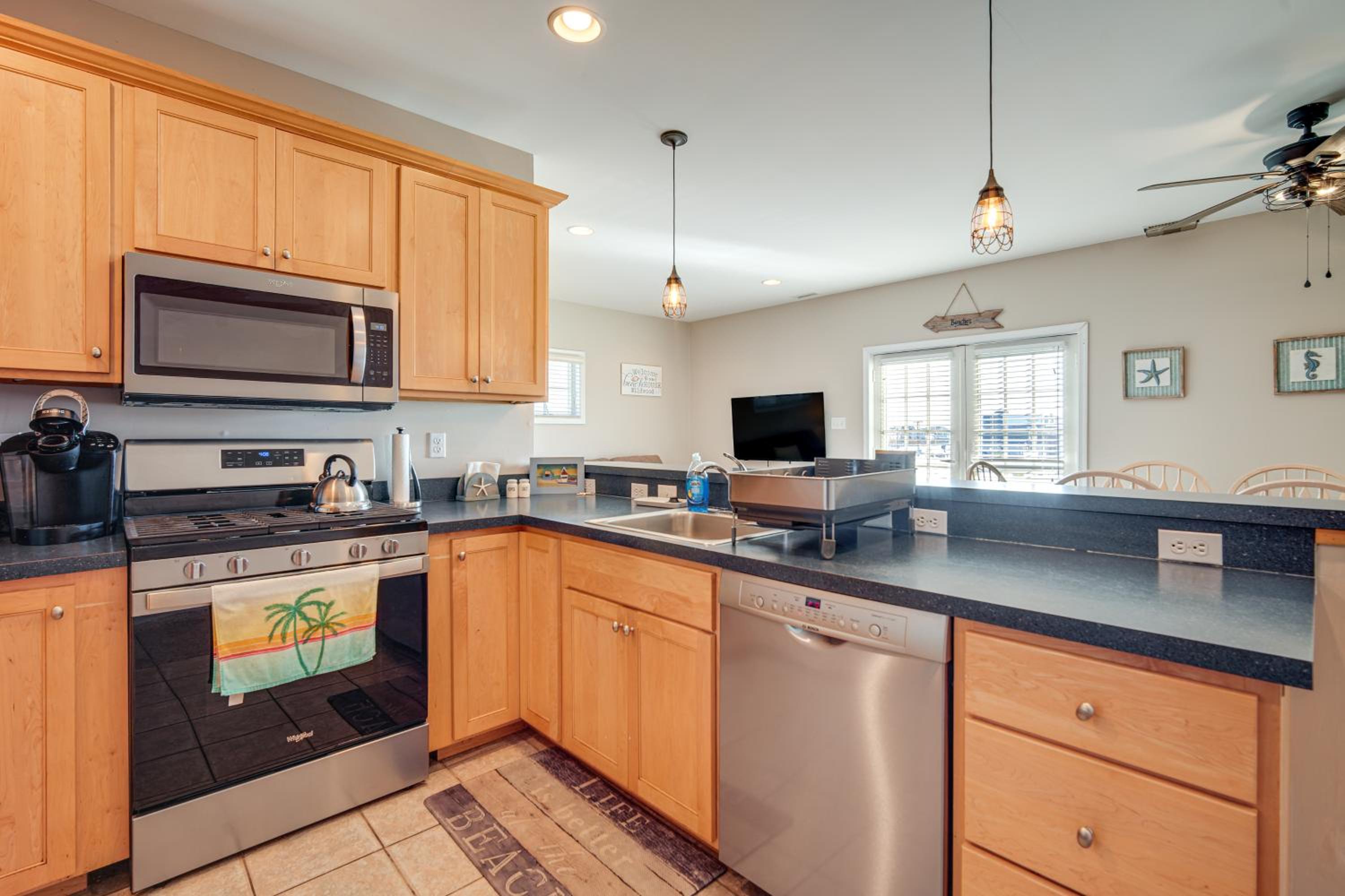 2 Blocks to Beach Cozy Retreat in Wildwood!