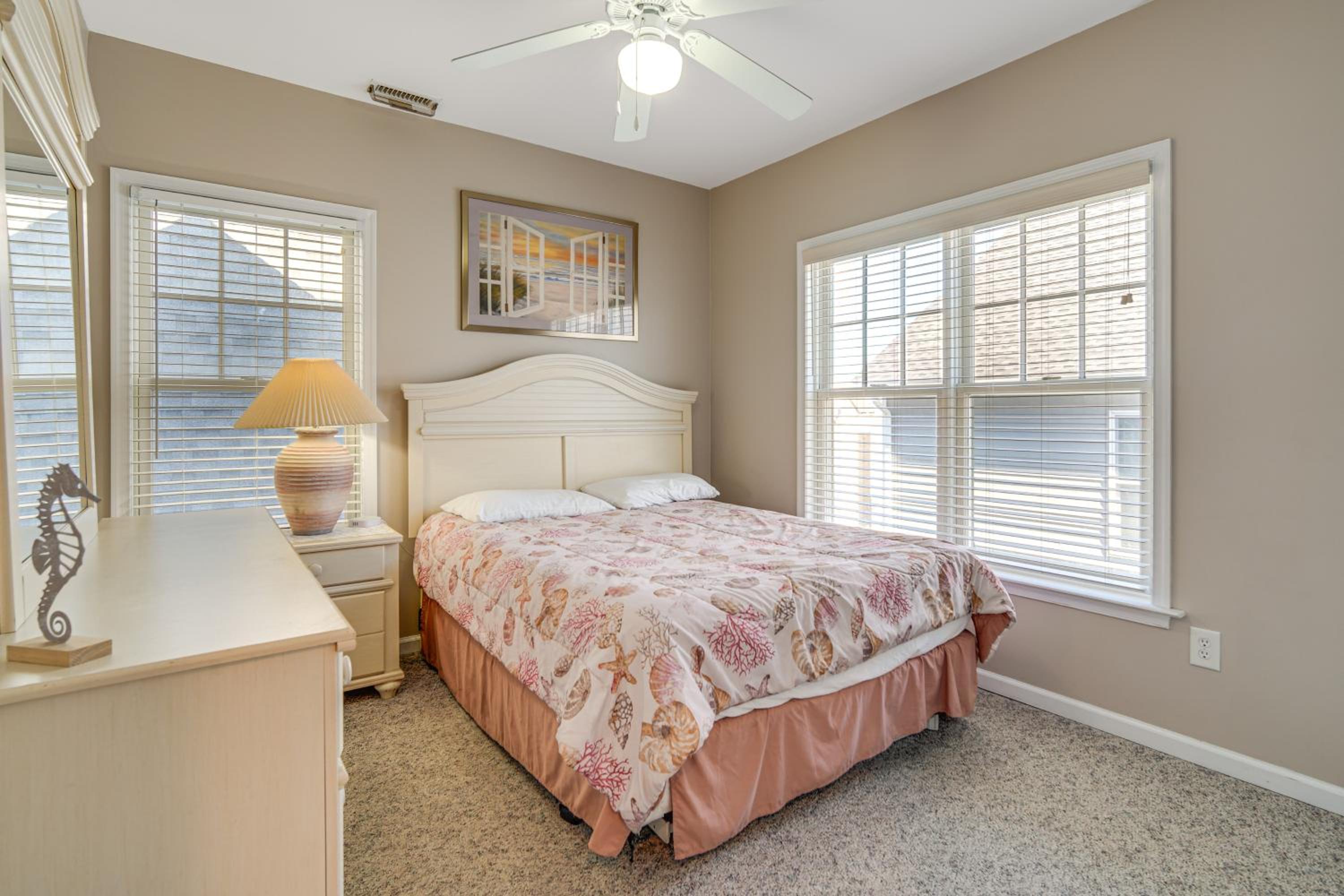 2 Blocks to Beach Cozy Retreat in Wildwood!