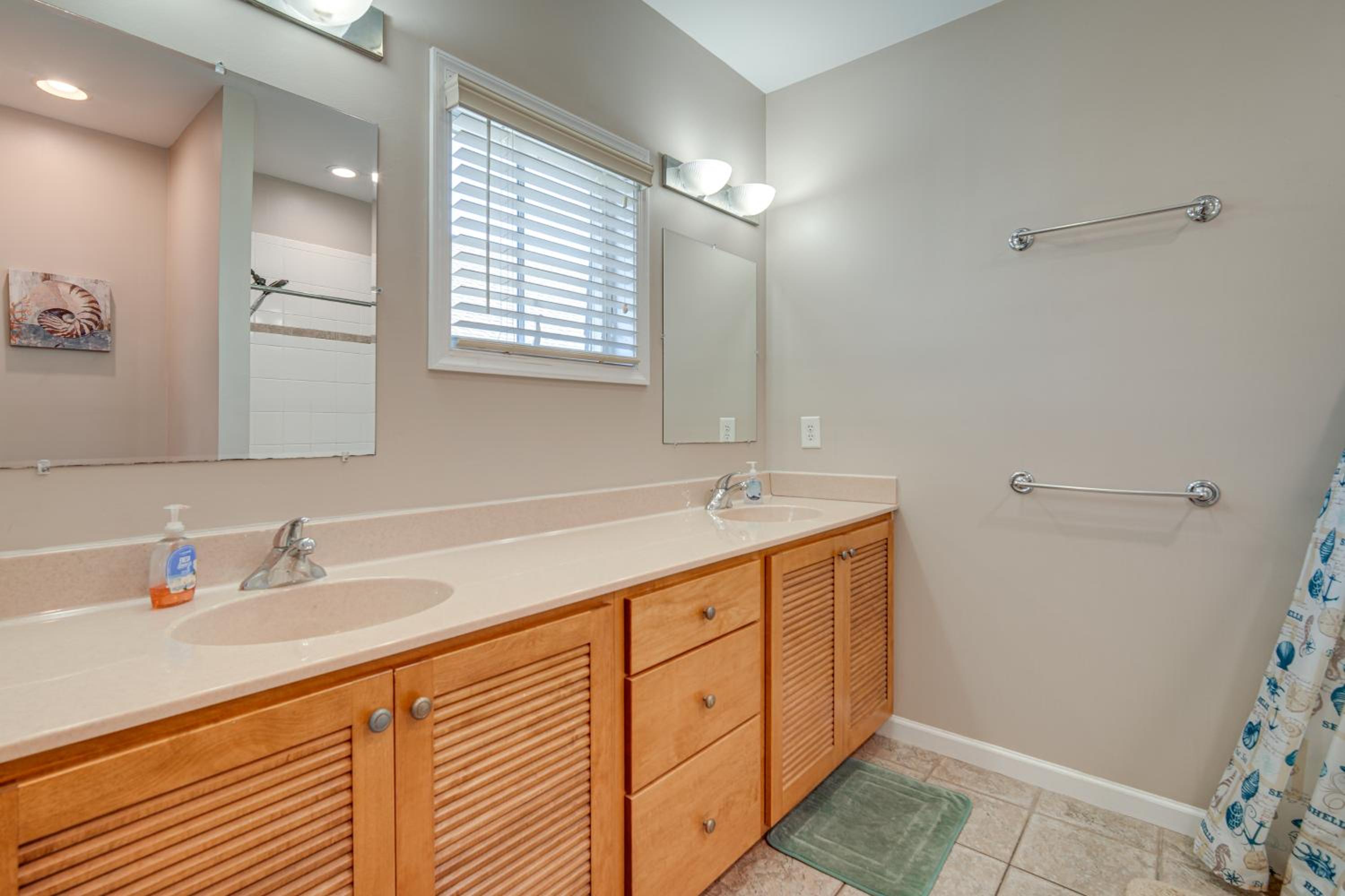 2 Blocks to Beach Cozy Retreat in Wildwood!