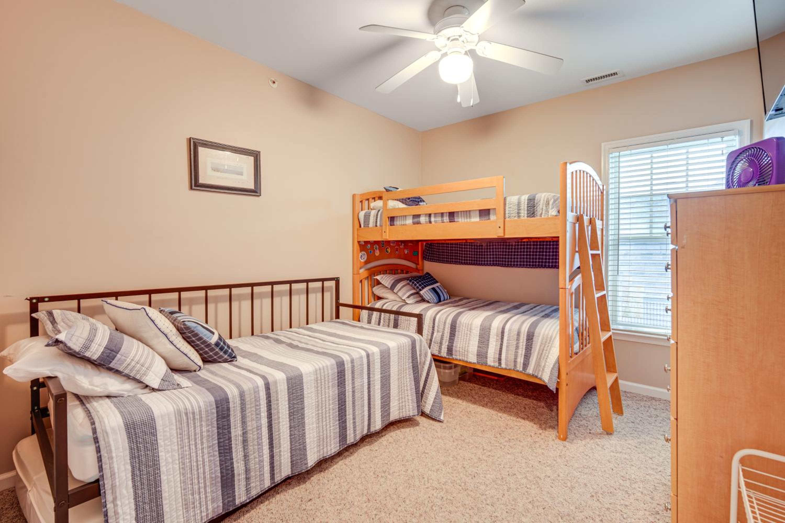 2 Blocks to Beach Cozy Retreat in Wildwood!
