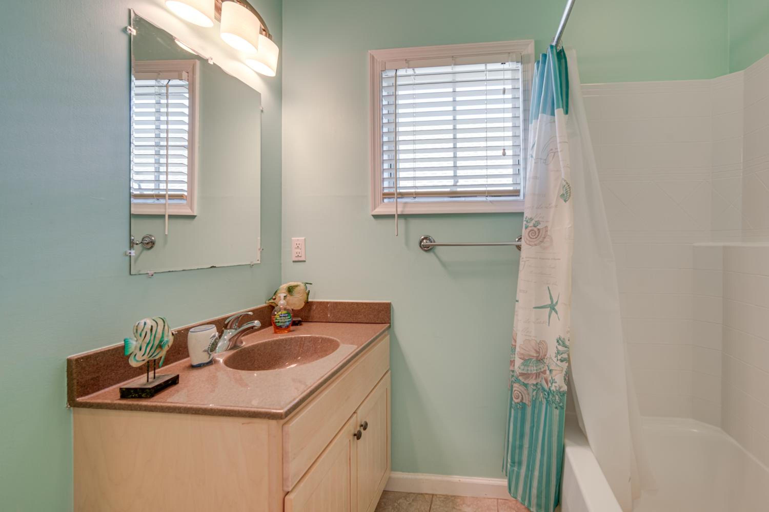 2 Blocks to Beach Cozy Retreat in Wildwood!