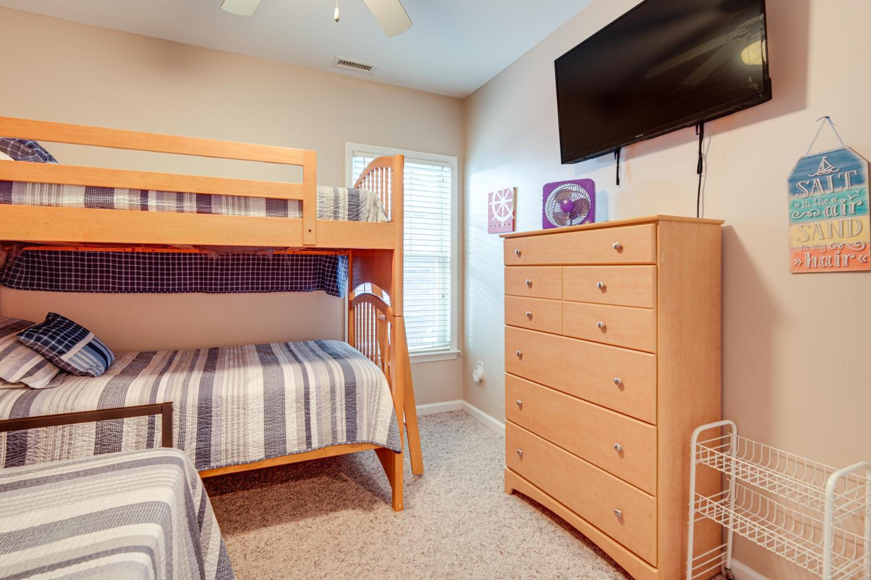 2 Blocks to Beach Cozy Retreat in Wildwood!
