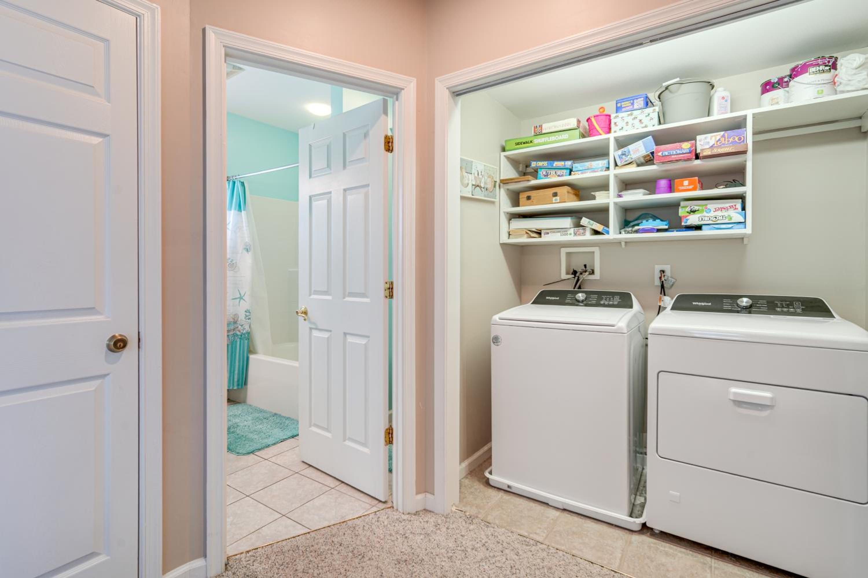 2 Blocks to Beach Cozy Retreat in Wildwood!