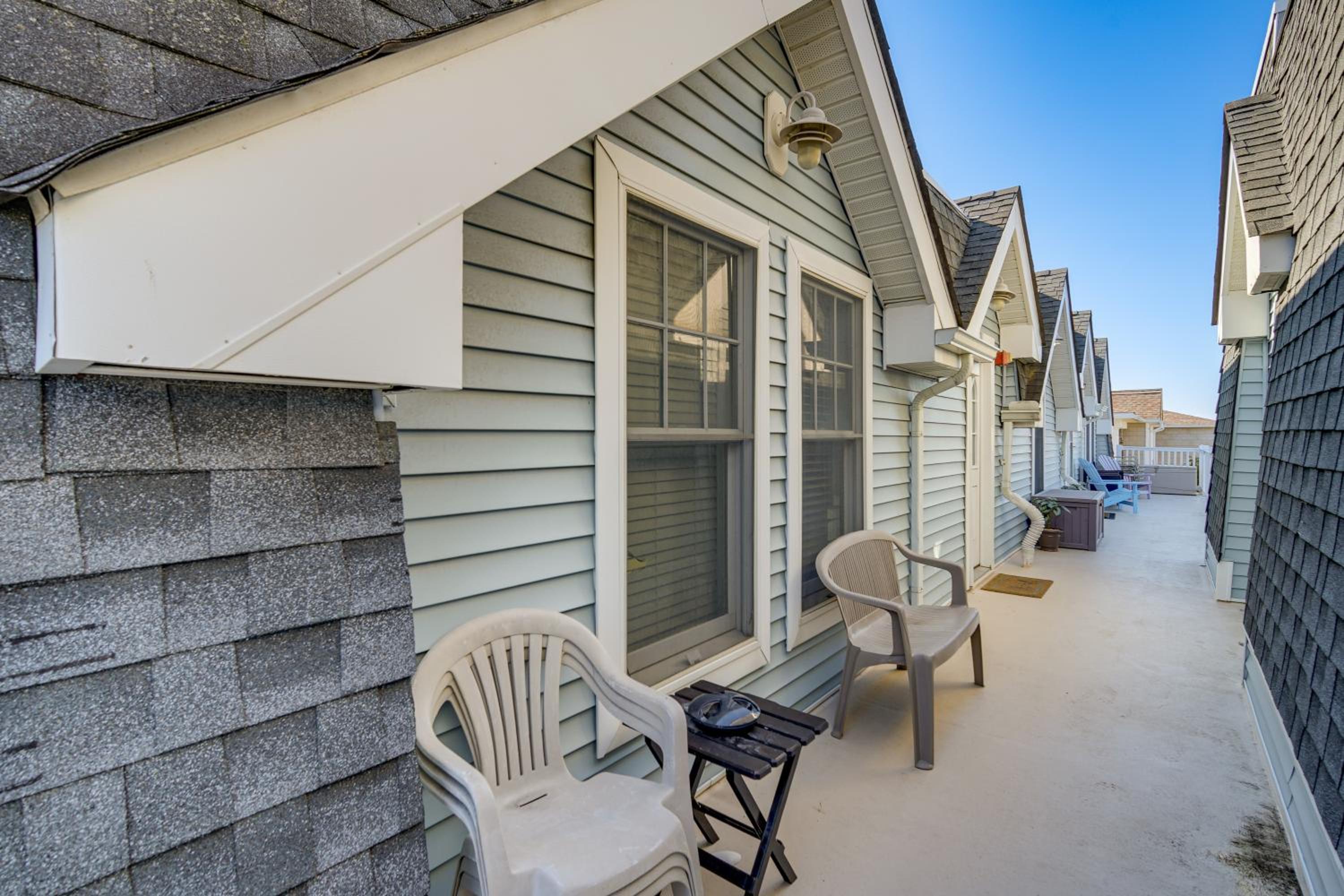 2 Blocks to Beach Cozy Retreat in Wildwood!