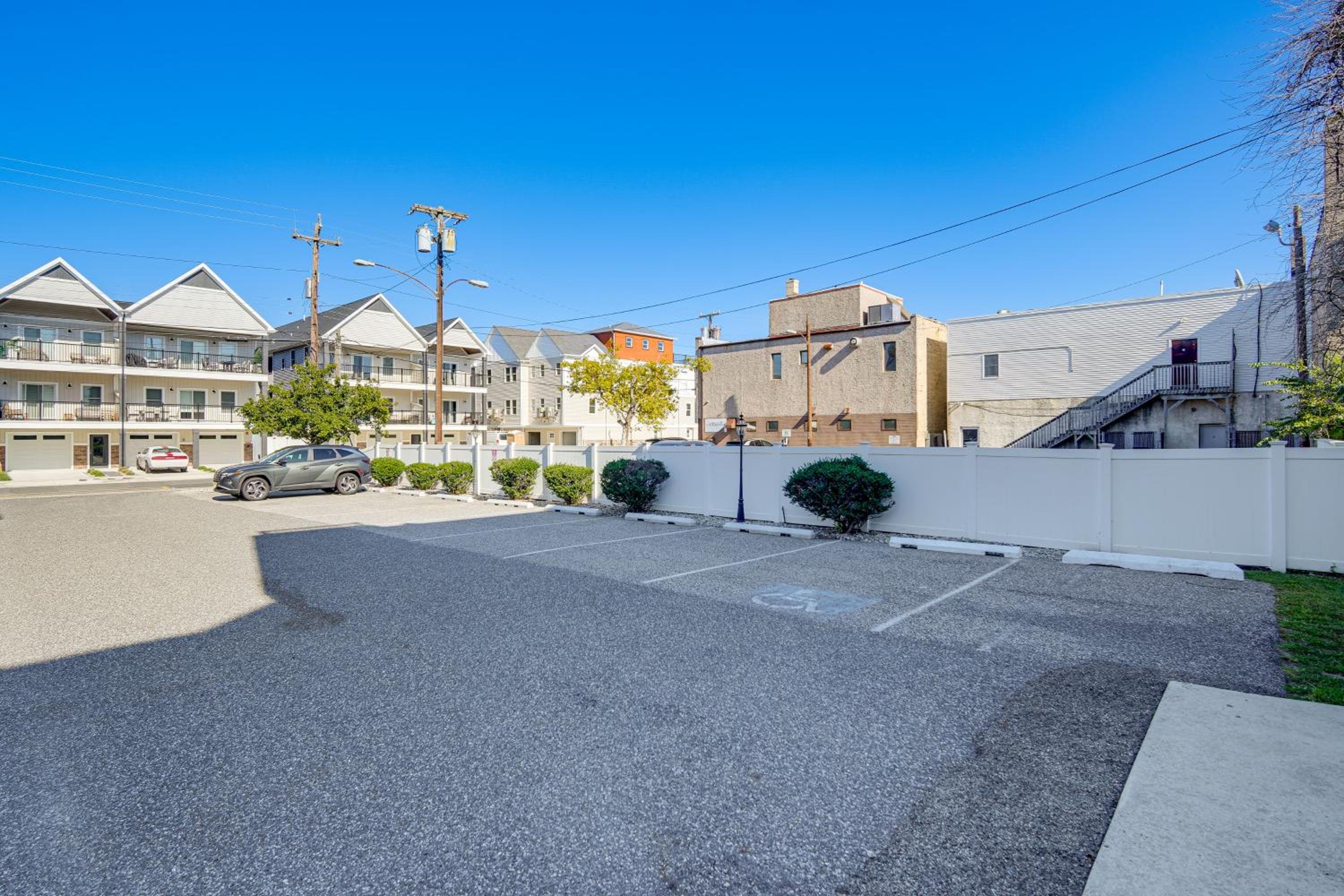 2 Blocks to Beach Cozy Retreat in Wildwood!