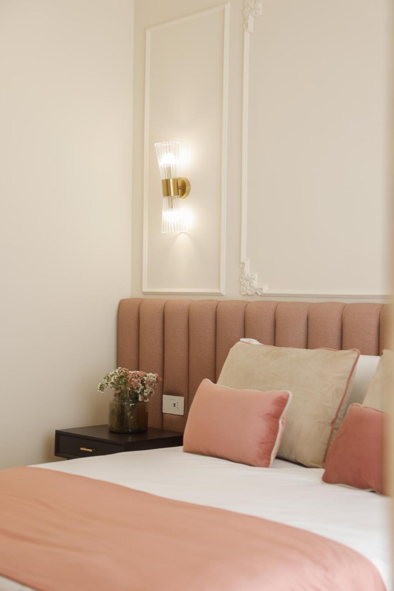 SOFIA Suites & Rooms