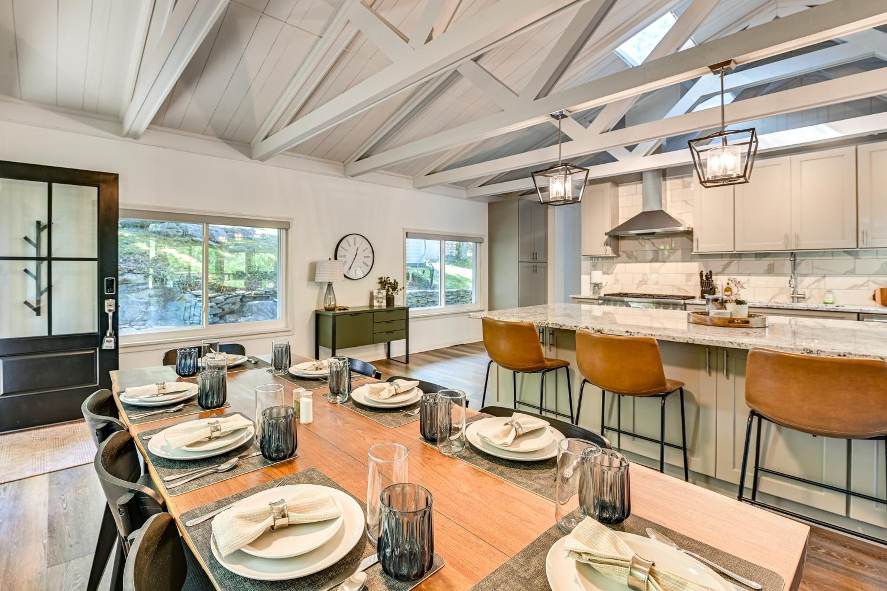 Herrington Lake Retreat with Dock, 1 Mi to Marina!