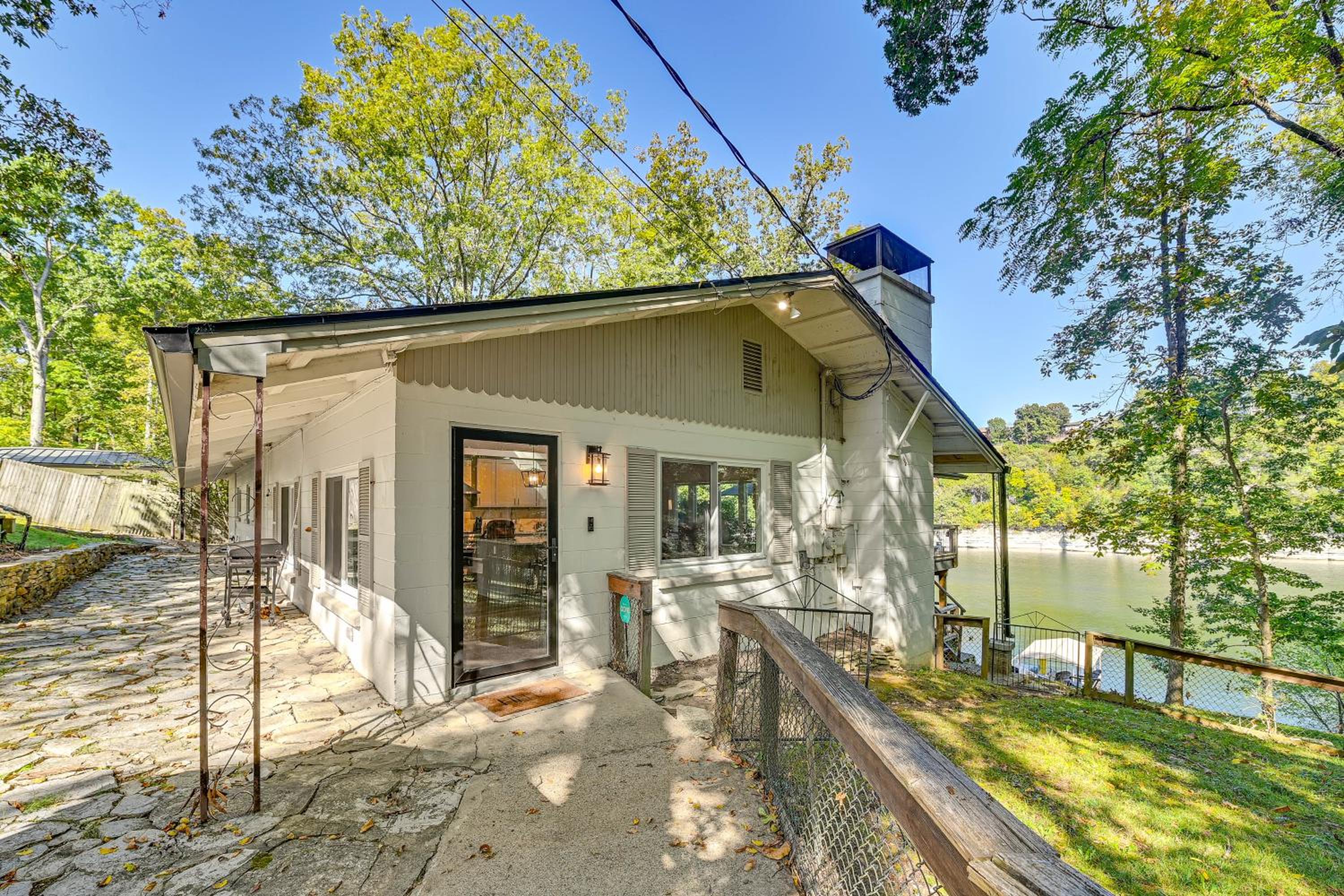 Herrington Lake Retreat with Dock, 1 Mi to Marina!