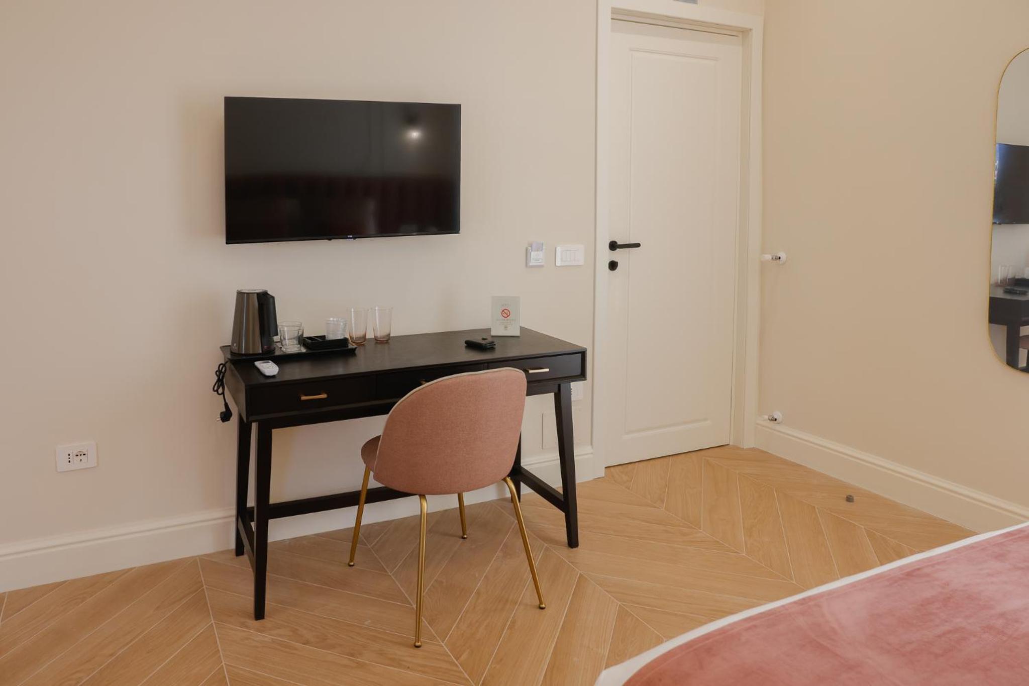 SOFIA Suites & Rooms