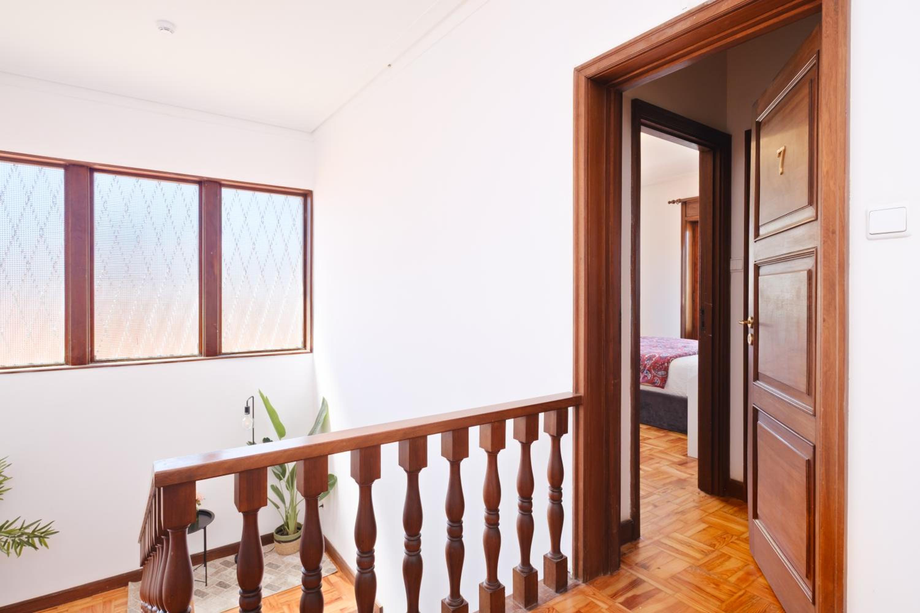Villa 7BR & 7BA with Pool & Backyard in a Prime Location!