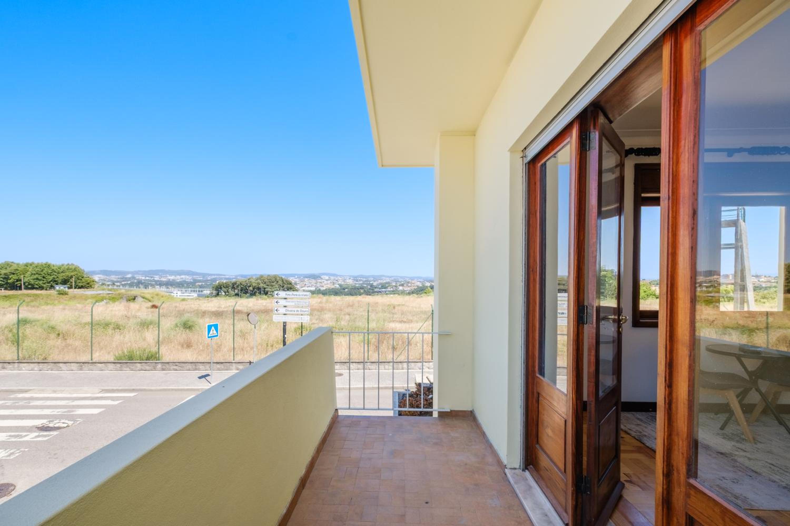 Villa 7BR & 7BA with Pool & Backyard in a Prime Location!
