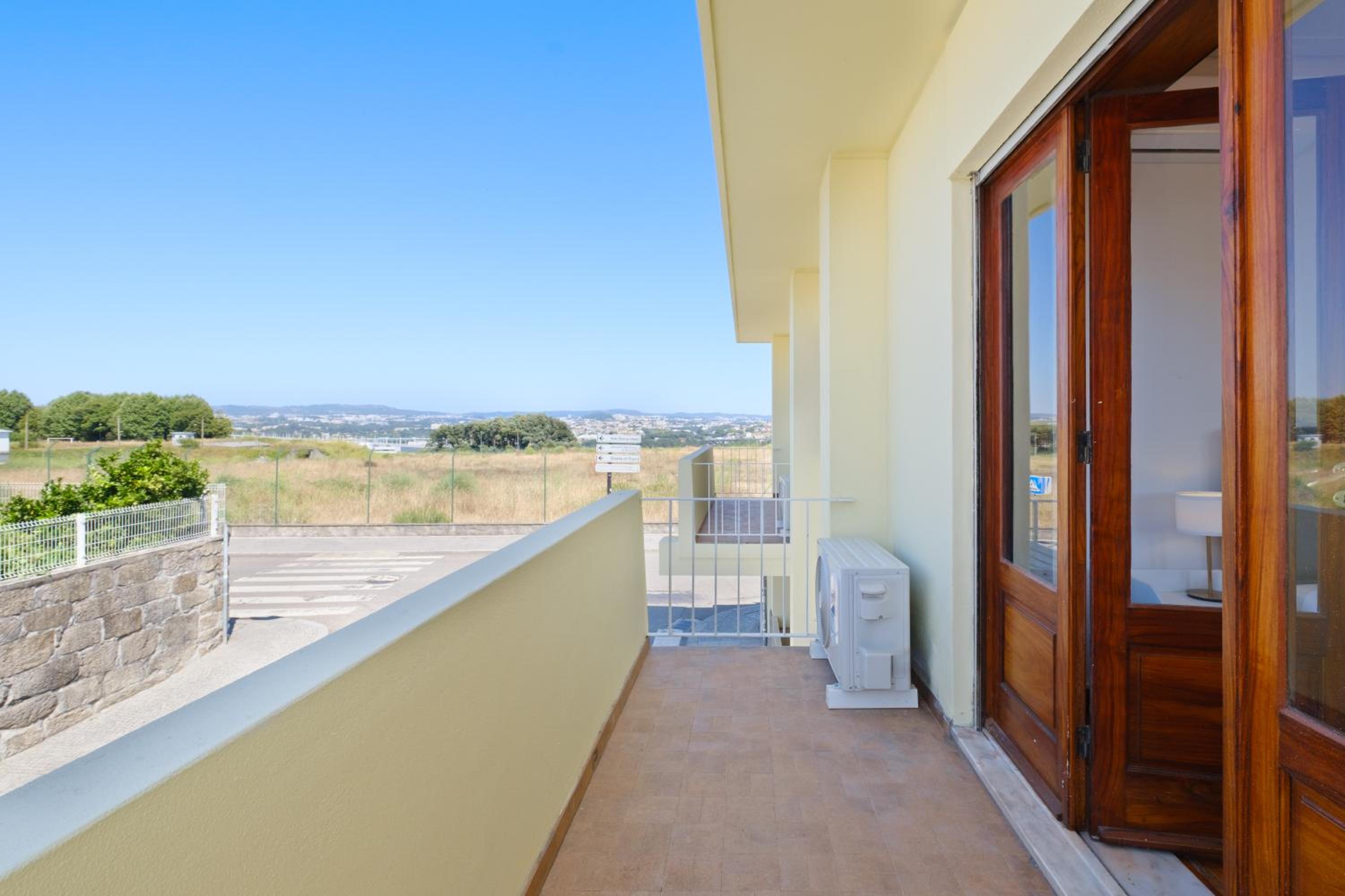 Villa 7BR & 7BA with Pool & Backyard in a Prime Location!