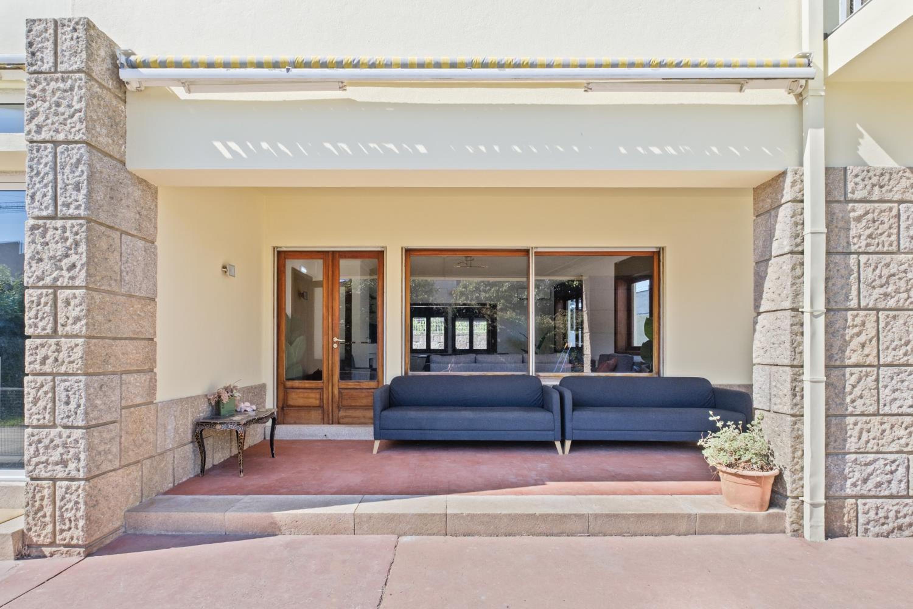 Villa 7BR & 7BA with Pool & Backyard in a Prime Location!