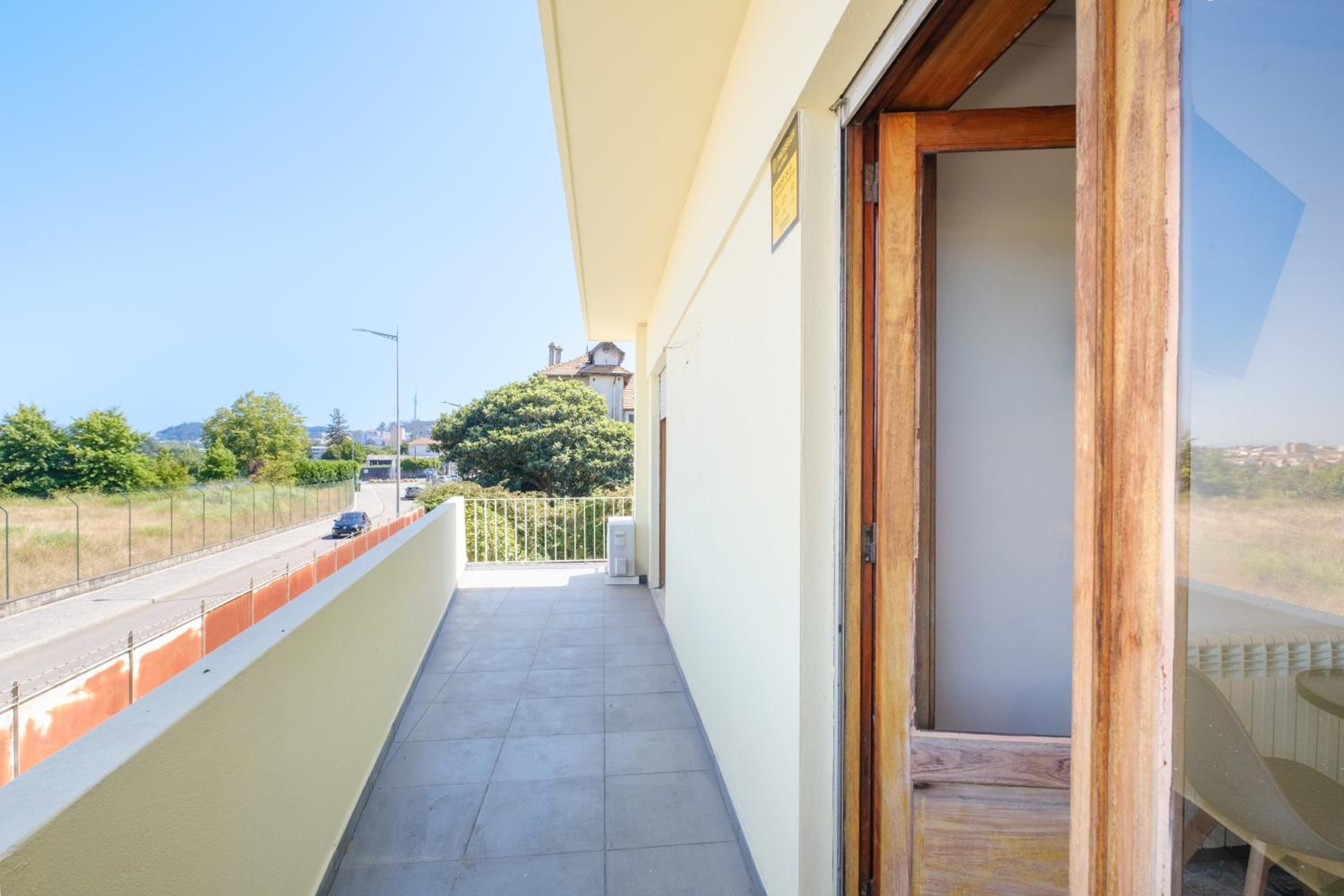 Villa 7BR & 7BA with Pool & Backyard in a Prime Location!