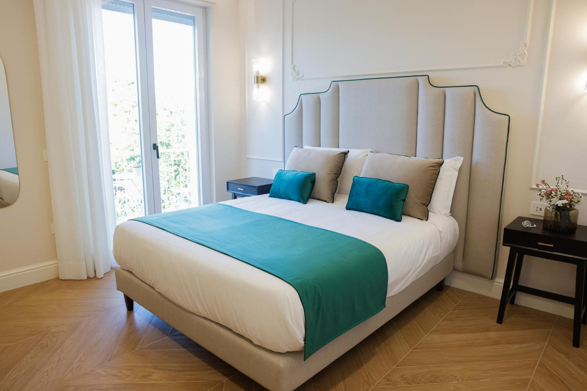 SOFIA Suites & Rooms