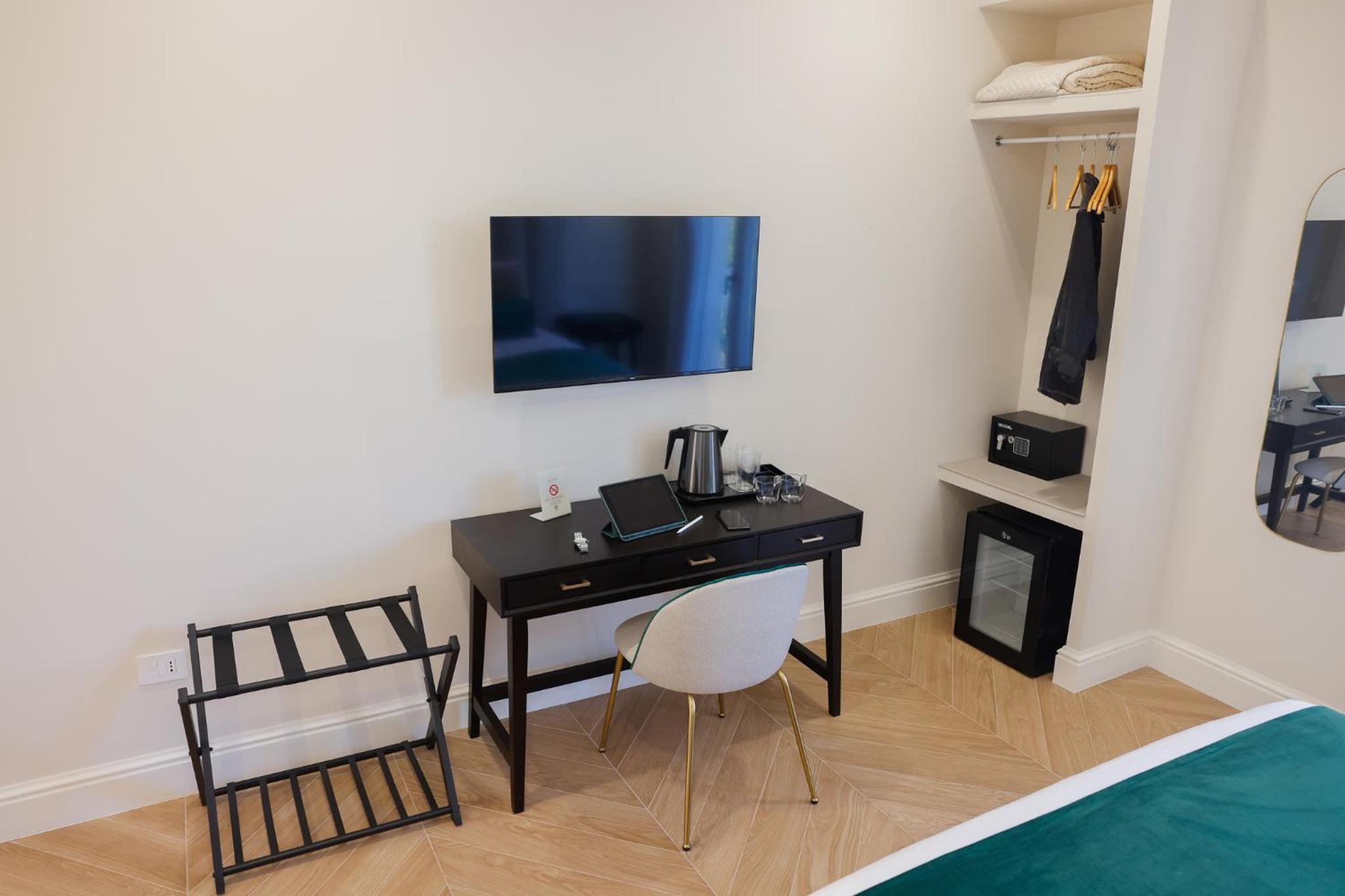 SOFIA Suites & Rooms