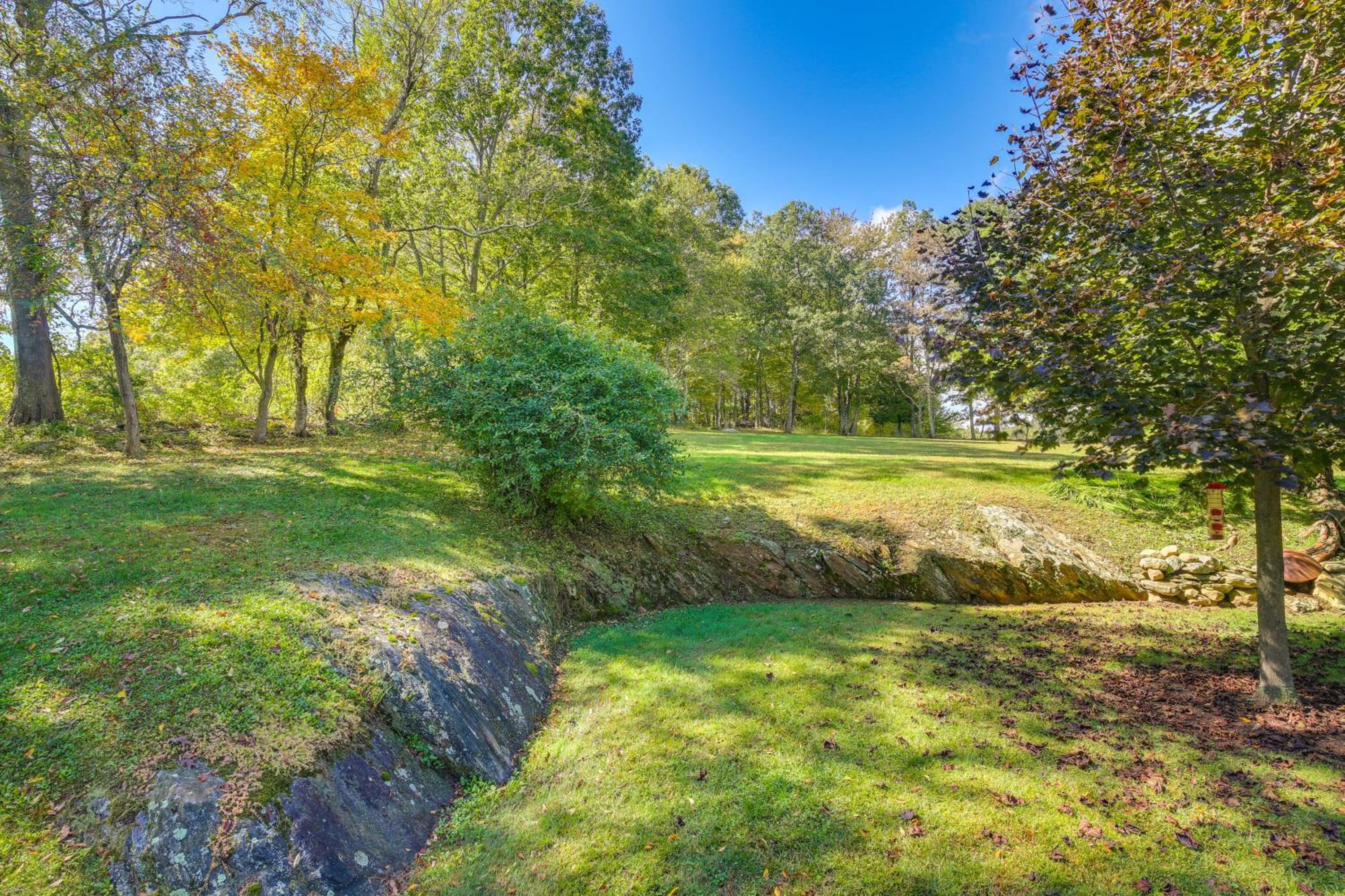 New Milford Home 29 Mi to Lime Rock Park!