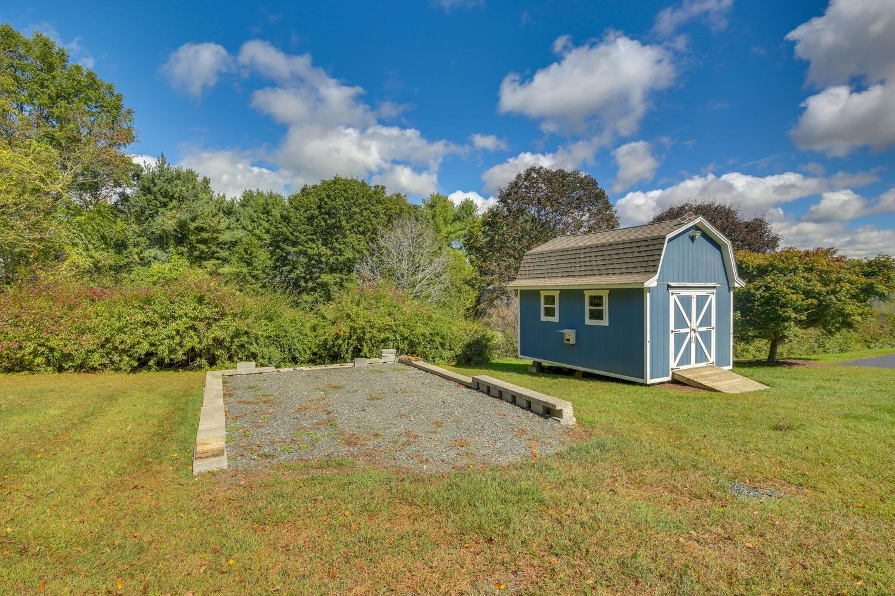 New Milford Home 29 Mi to Lime Rock Park!