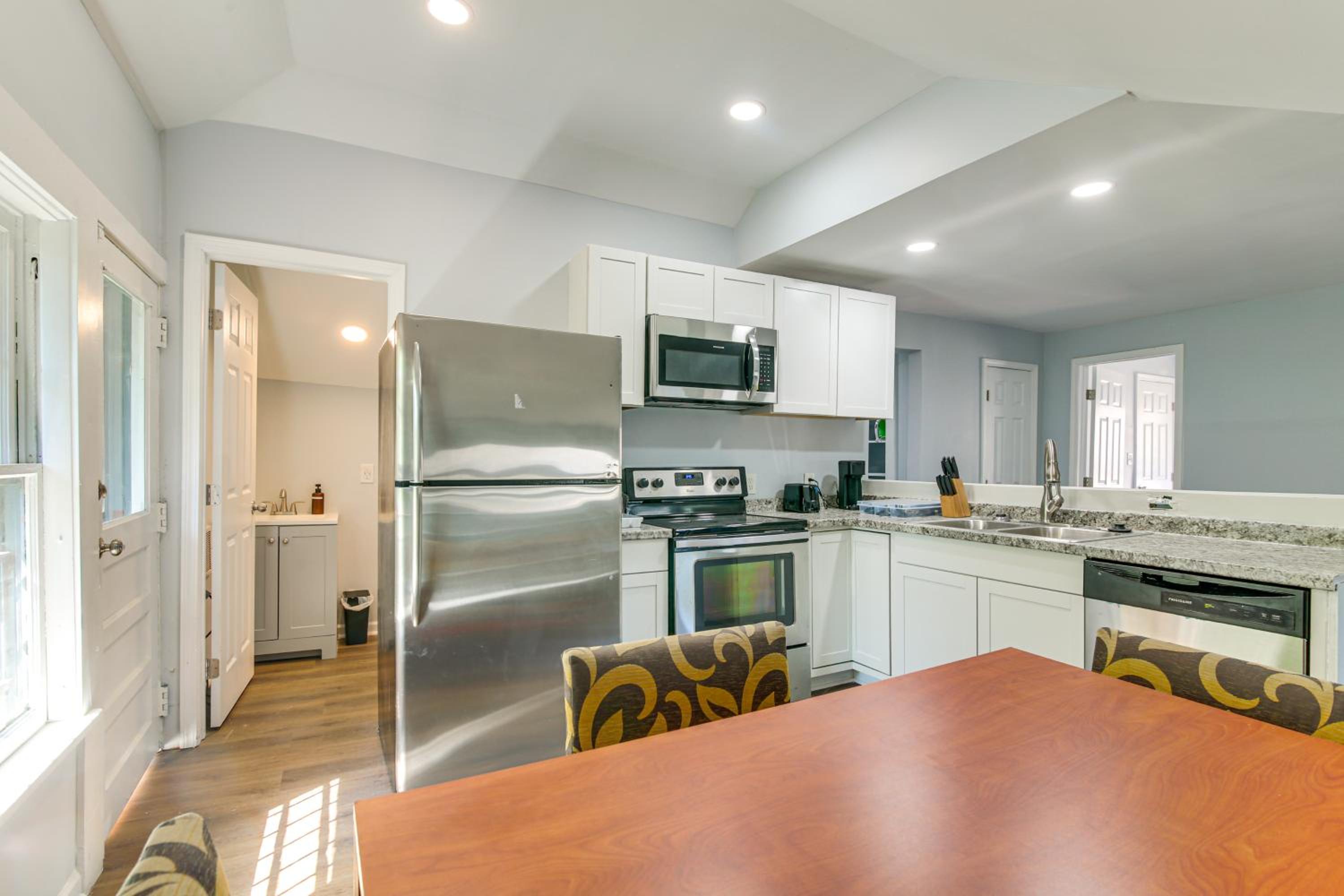 Midtown Home Near BBQ and Overton Park!