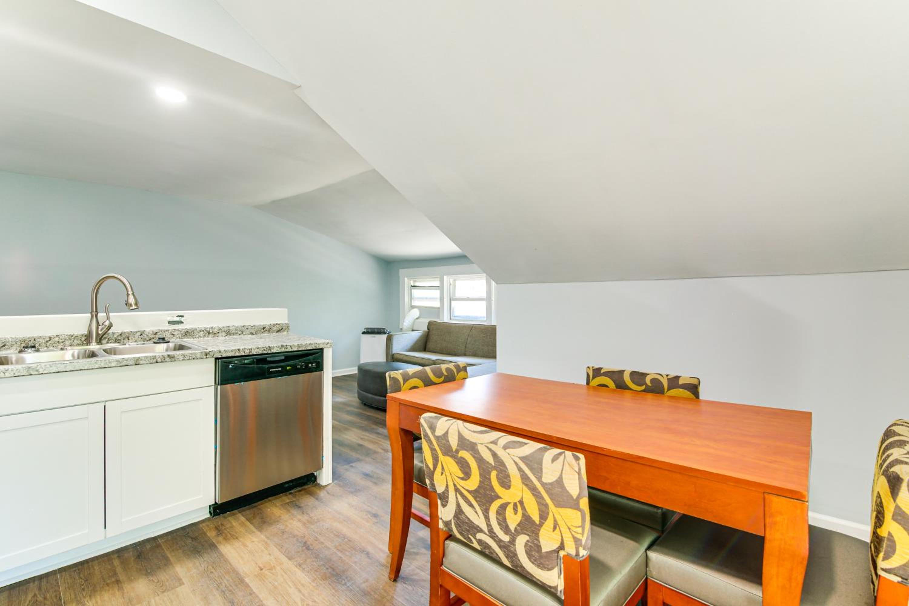 Midtown Home Near BBQ and Overton Park!