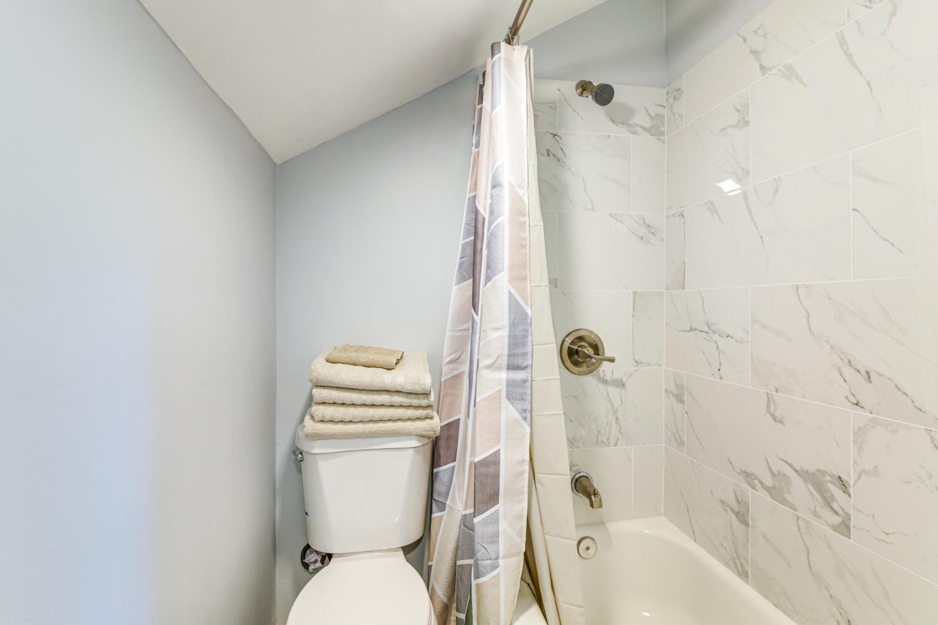 Midtown Home Near BBQ and Overton Park!
