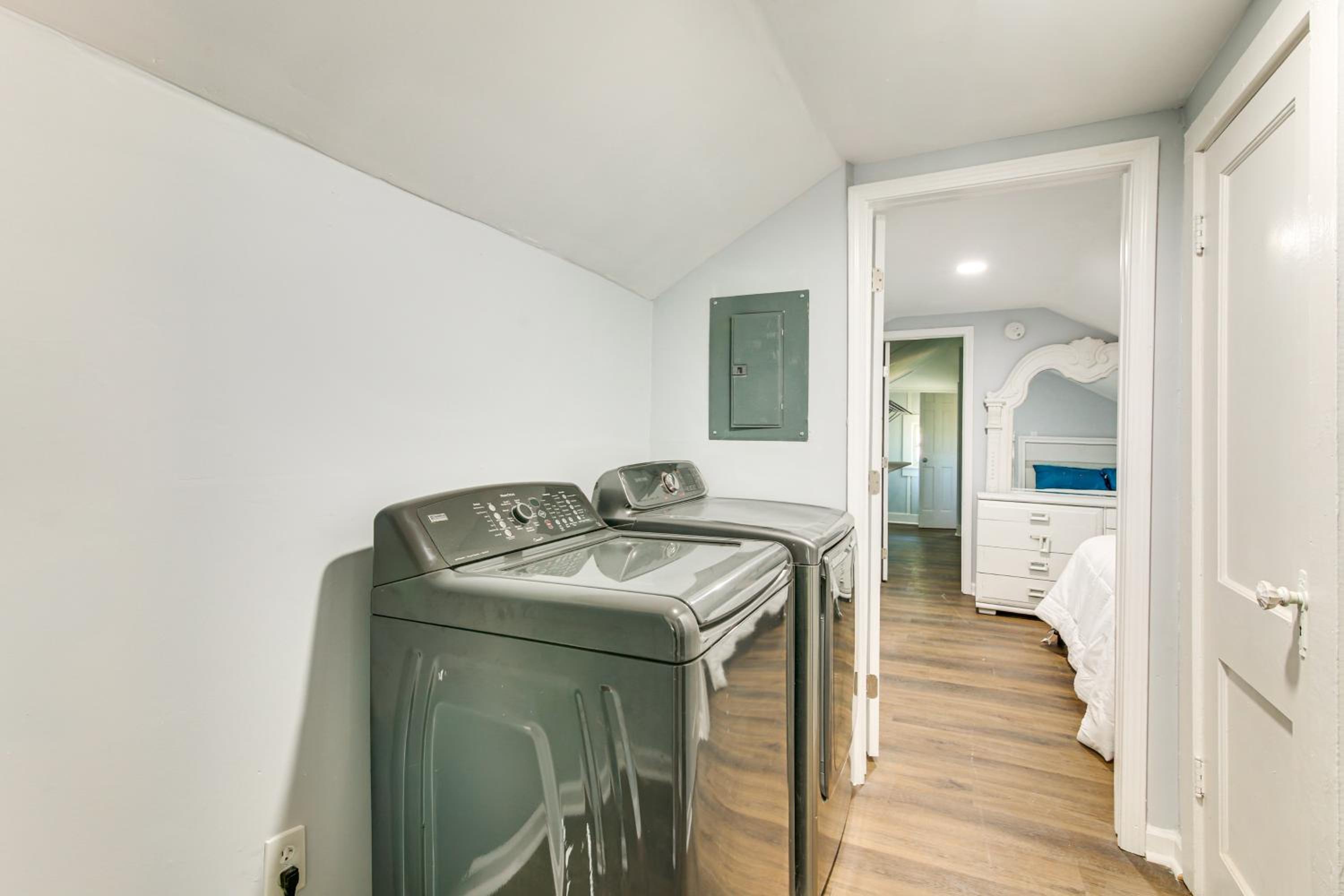 Midtown Home Near BBQ and Overton Park!