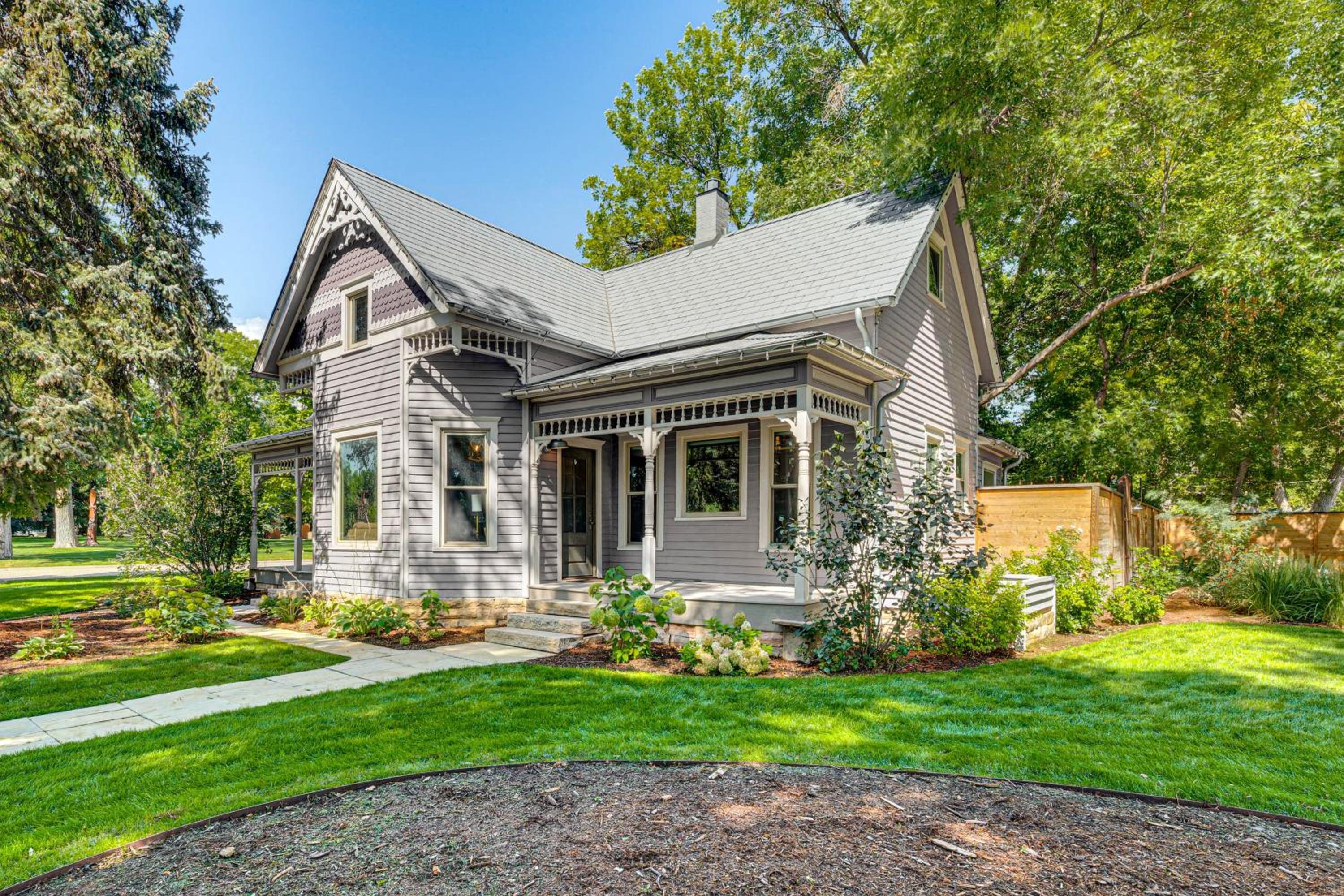 Downtown Walkability - The Purple House