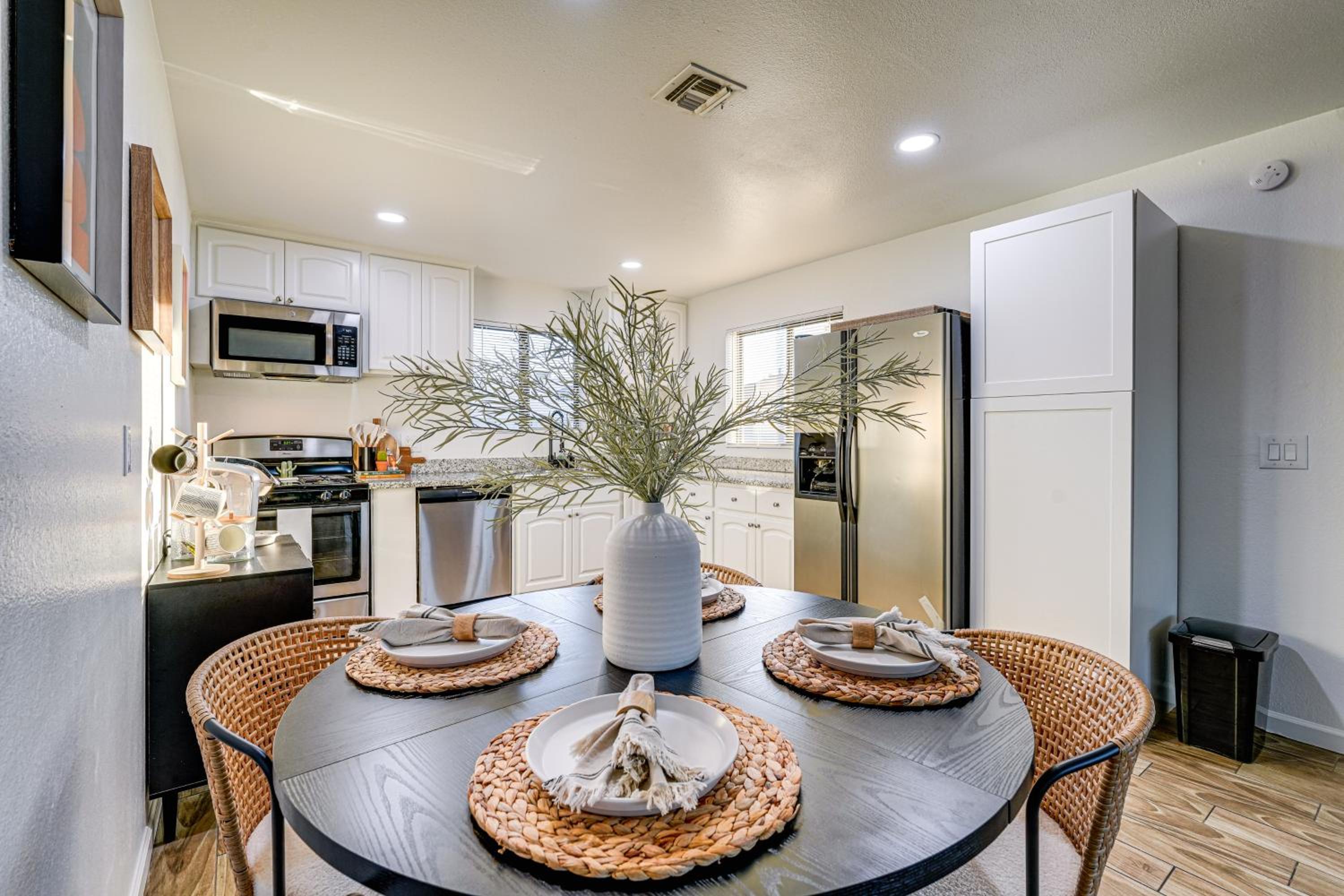 Easy Walk to Dtwn Gilbert, Family-Friendly Oasis!