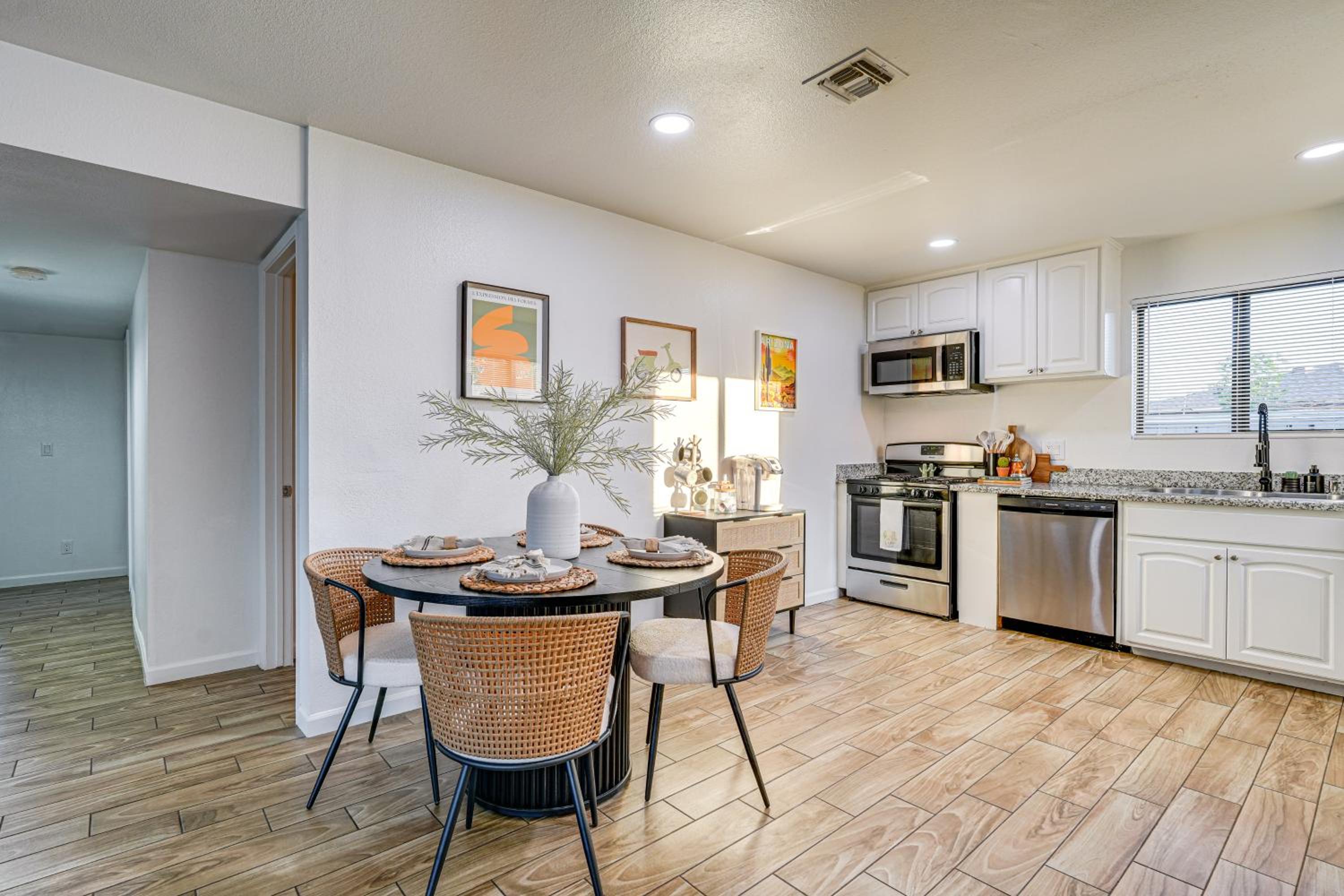 Easy Walk to Dtwn Gilbert, Family-Friendly Oasis!