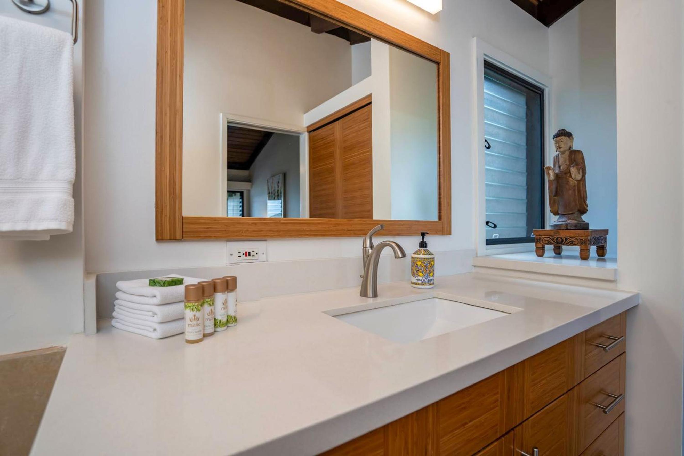 Wailea Ekolu 1204 - Modern Ocean View Condo w/ large Lanai, King Bed, & Split AC