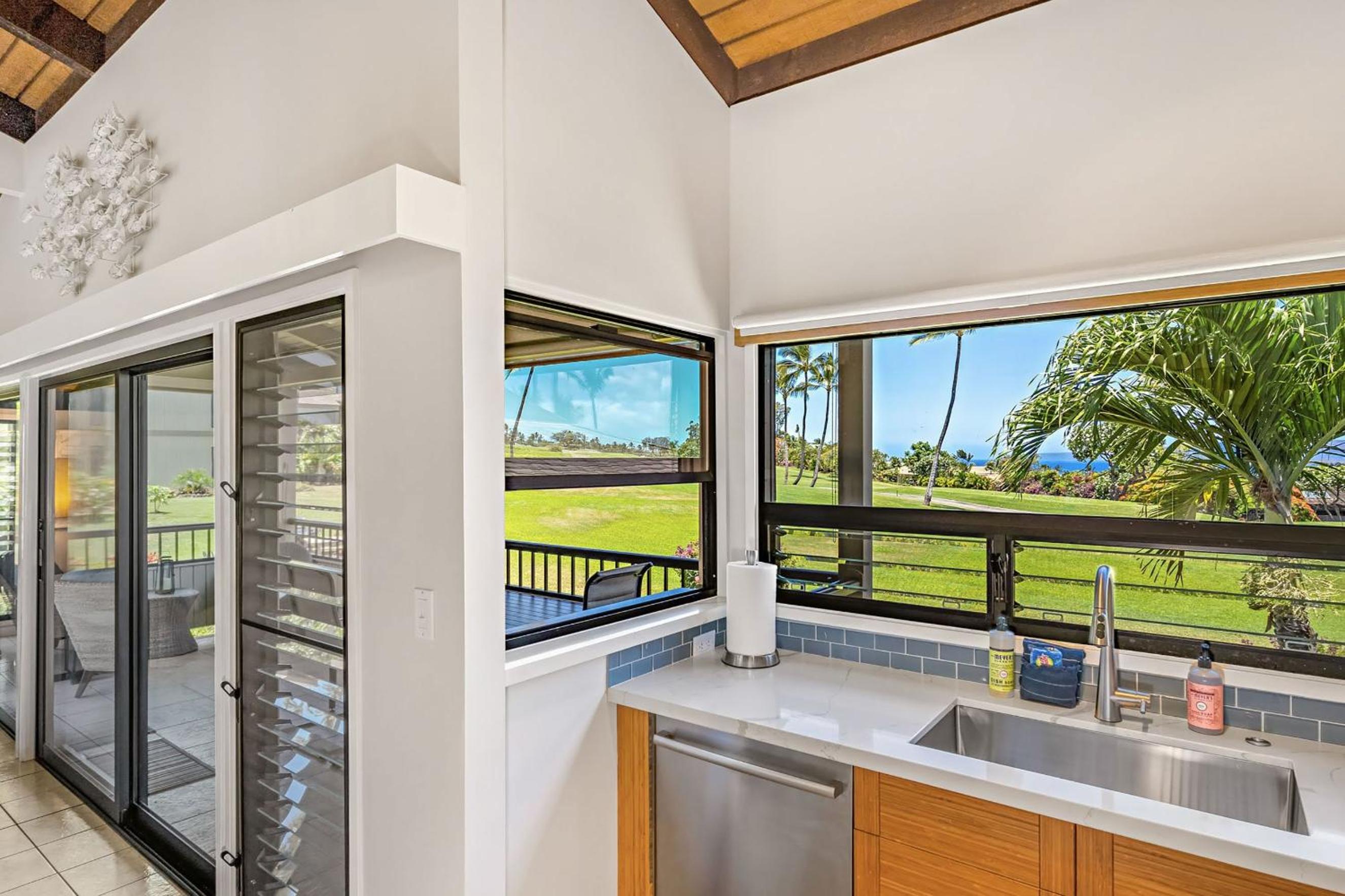 Wailea Ekolu 1204 - Modern Ocean View Condo w/ large Lanai, King Bed, & Split AC