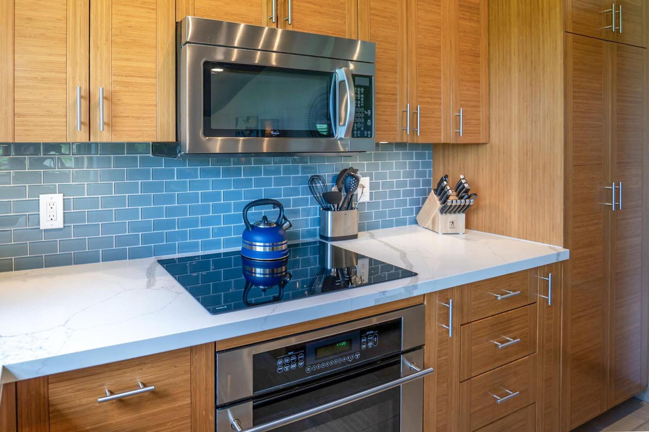 Wailea Ekolu 1204 - Modern Ocean View Condo w/ large Lanai, King Bed, & Split AC