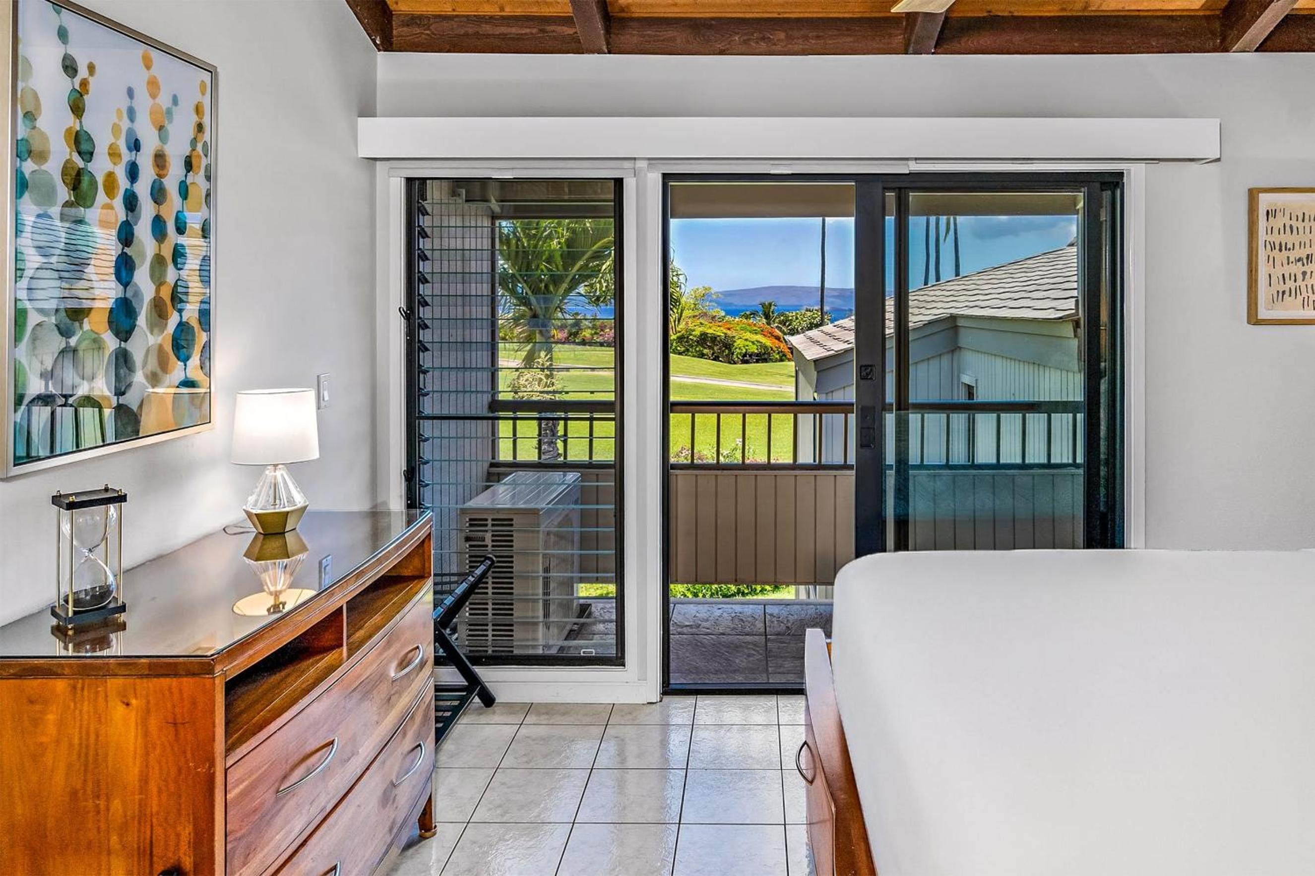 Wailea Ekolu 1204 - Modern Ocean View Condo w/ large Lanai, King Bed, & Split AC