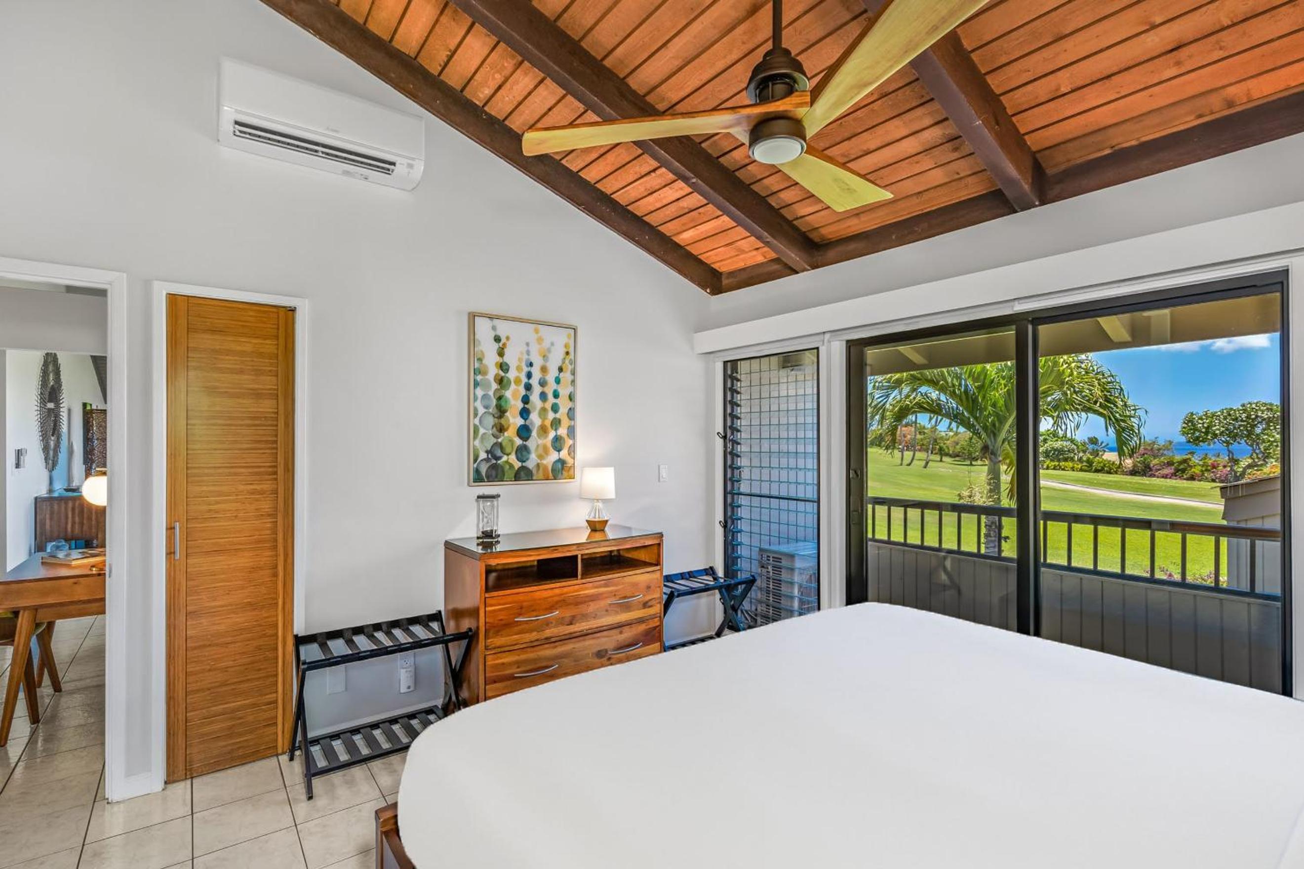 Wailea Ekolu 1204 - Modern Ocean View Condo w/ large Lanai, King Bed, & Split AC