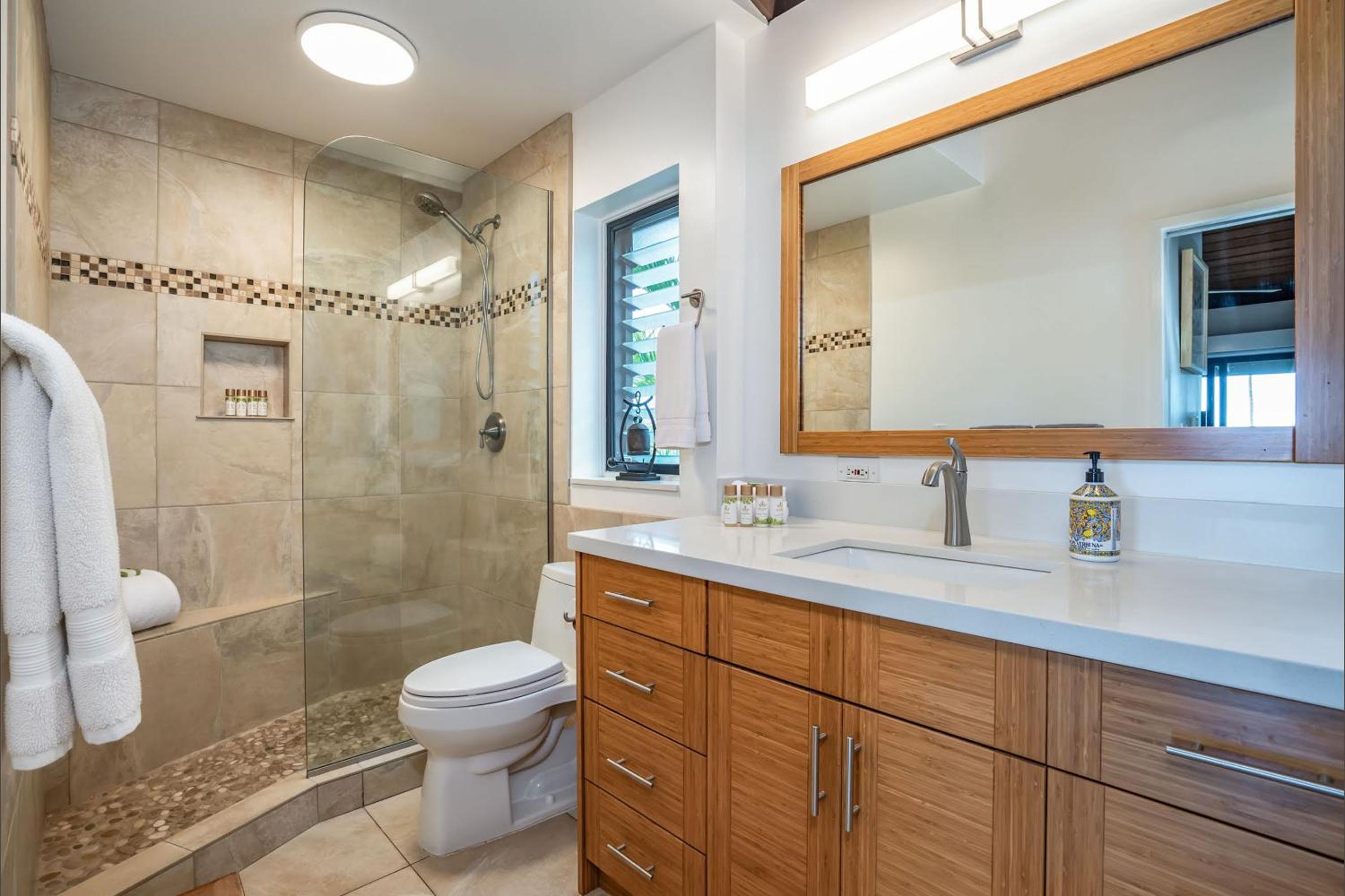 Wailea Ekolu 1204 - Modern Ocean View Condo w/ large Lanai, King Bed, & Split AC