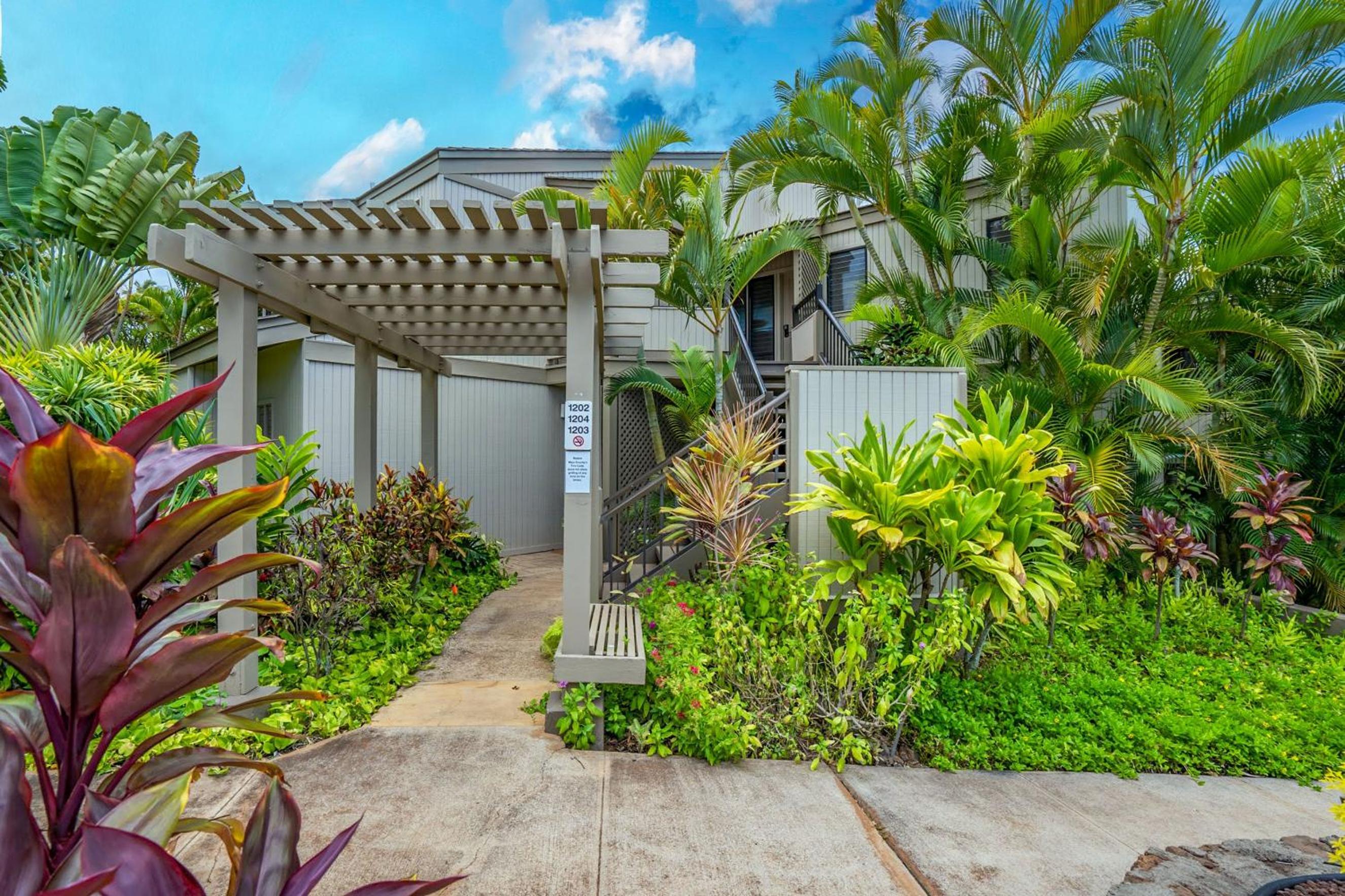 Wailea Ekolu 1204 - Modern Ocean View Condo w/ large Lanai, King Bed, & Split AC