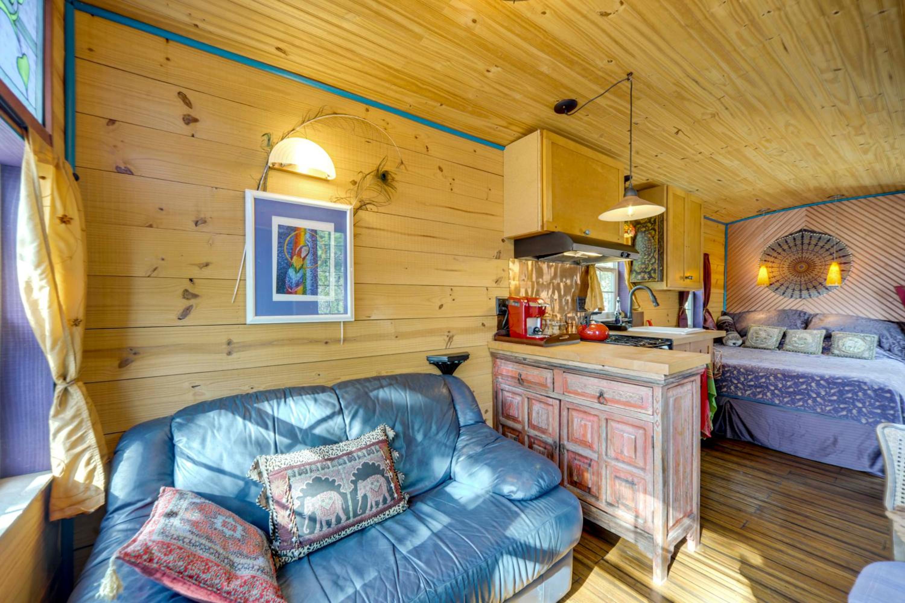Walk to Lake Travis Austin Tiny Home with Hot Tub!