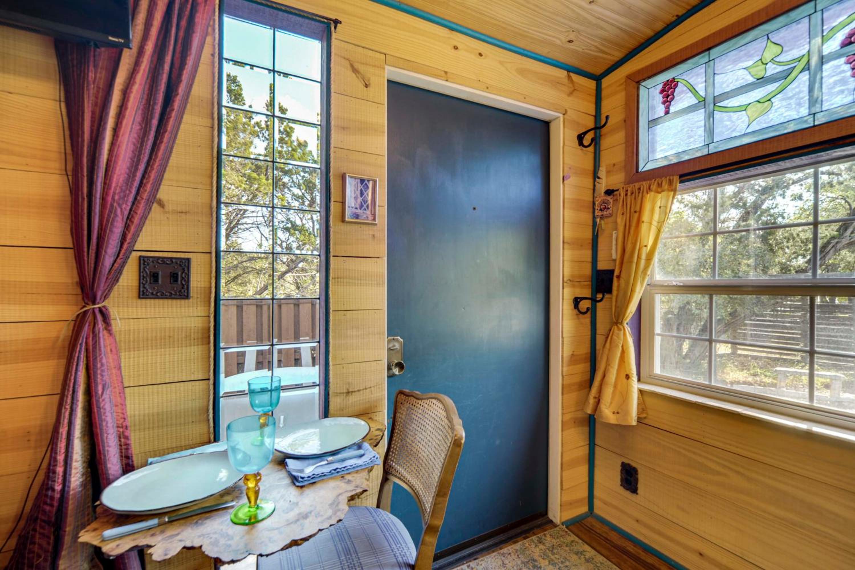 Walk to Lake Travis Austin Tiny Home with Hot Tub!