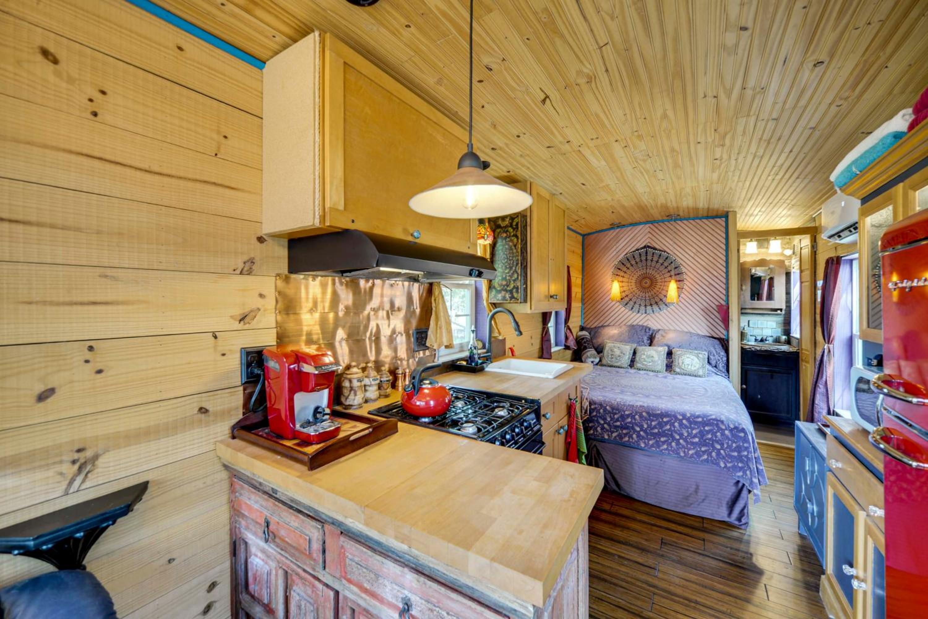 Walk to Lake Travis Austin Tiny Home with Hot Tub!