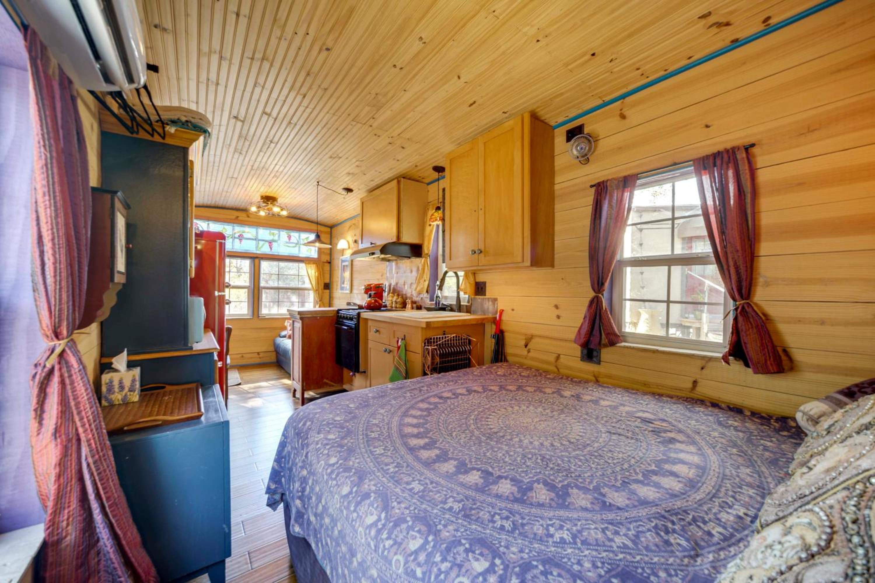 Walk to Lake Travis Austin Tiny Home with Hot Tub!