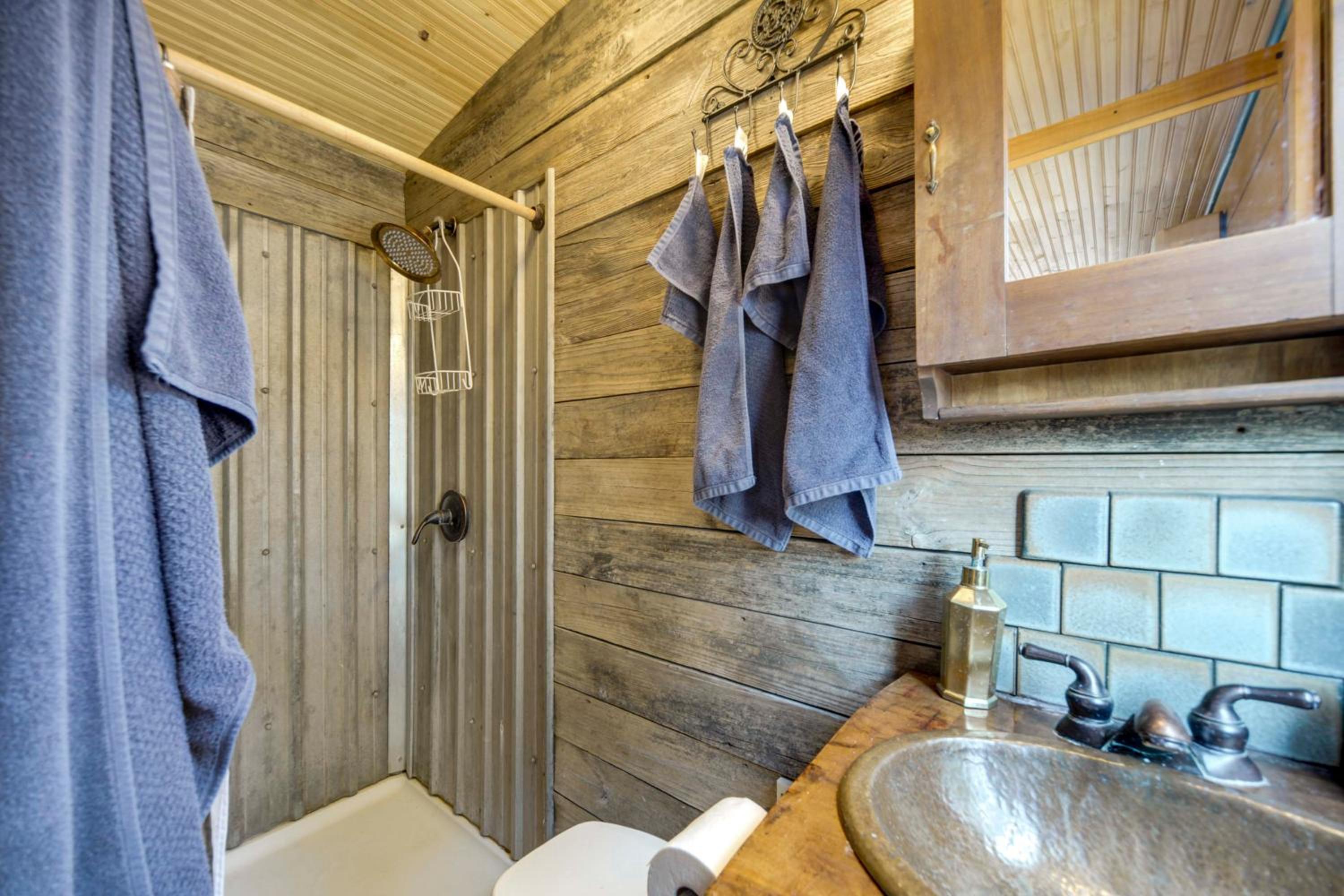 Walk to Lake Travis Austin Tiny Home with Hot Tub!